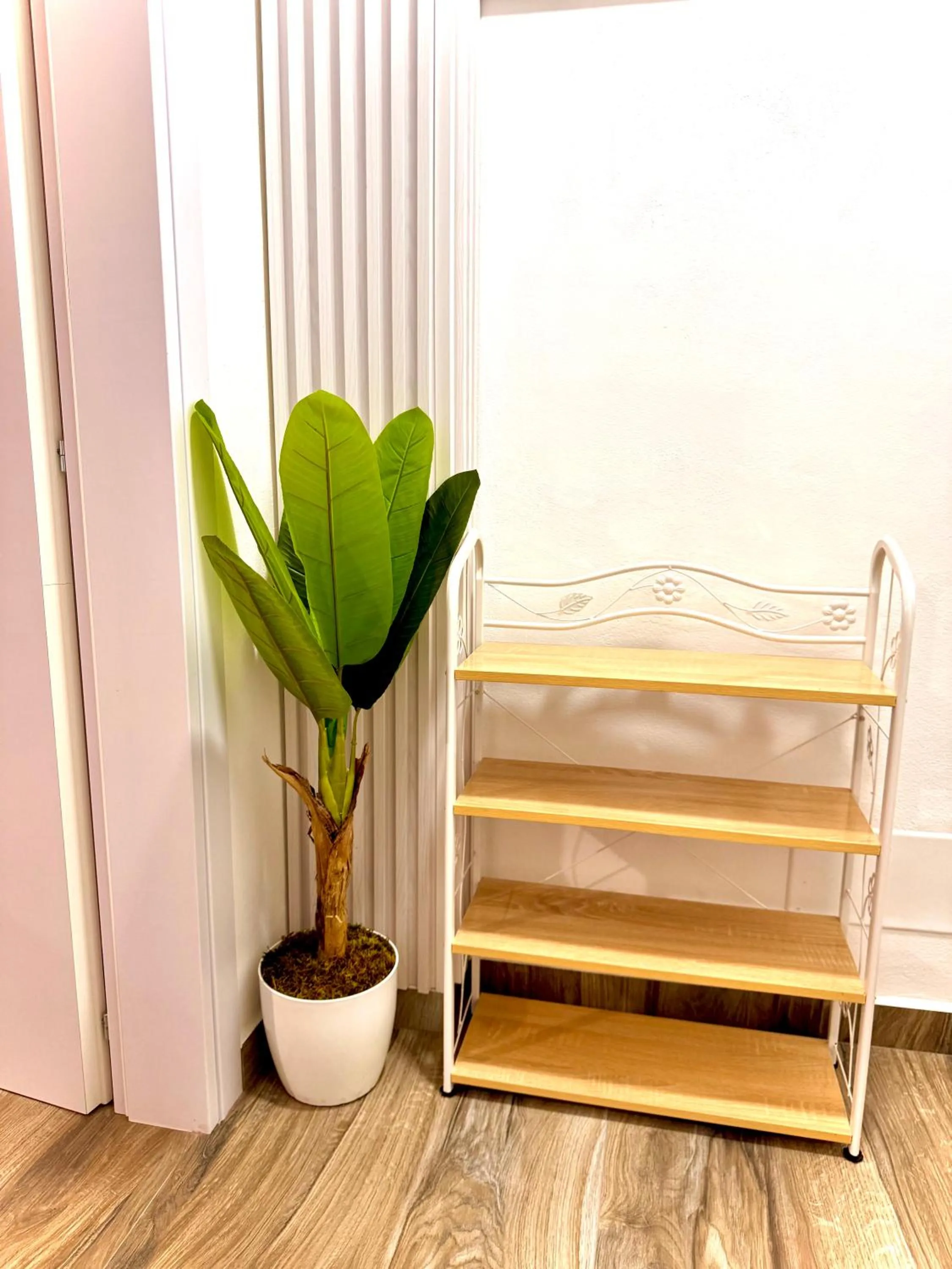 Decorative detail, Bed in Elite Apartments