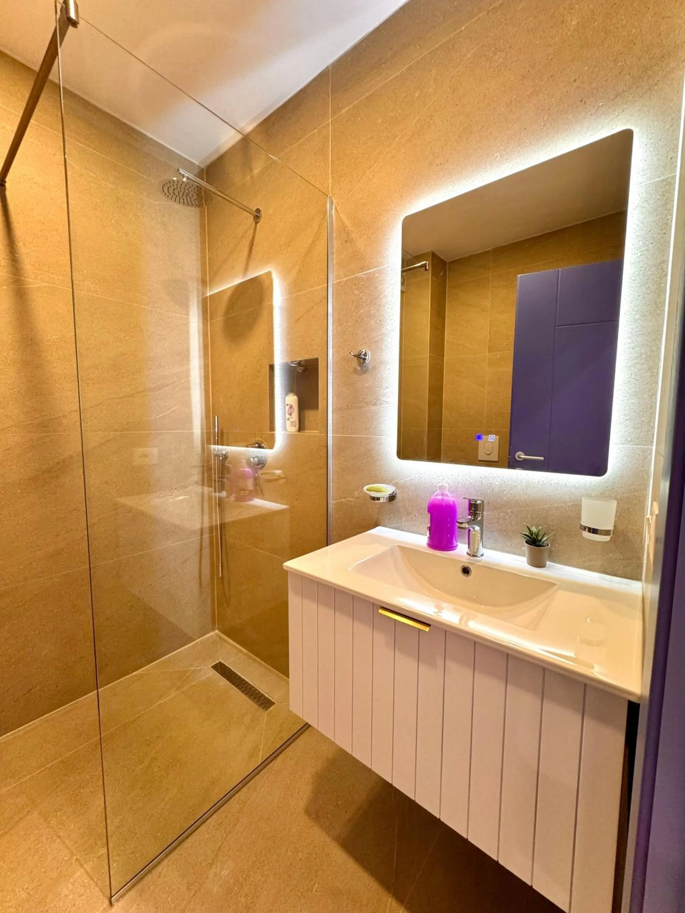 Bathroom in Elite Apartments