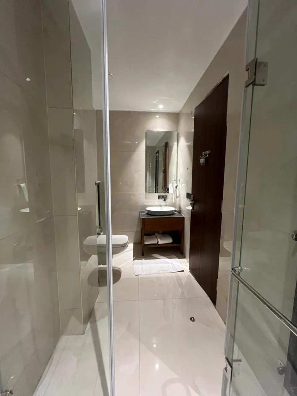 Bathroom in City Klyde Inn