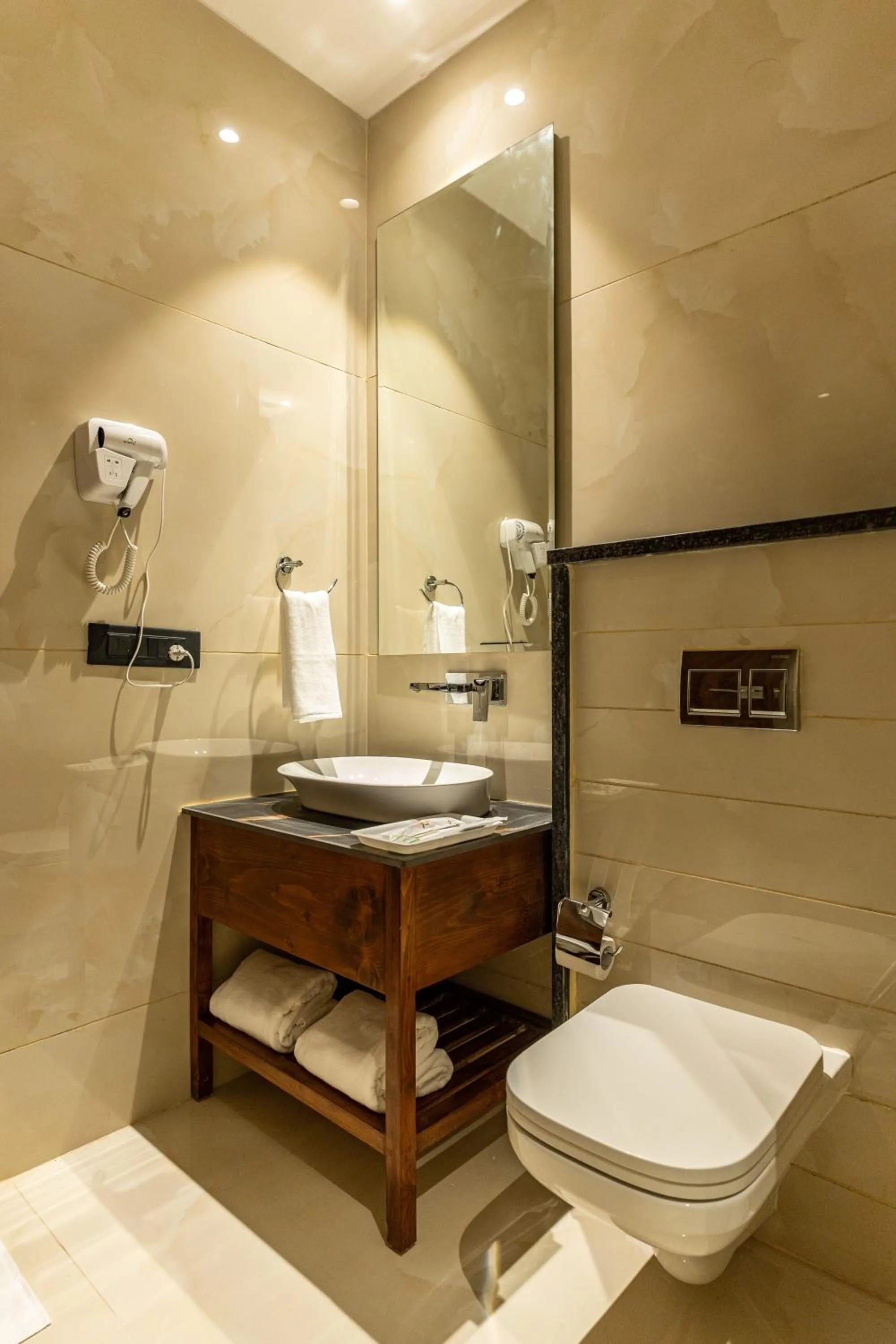 Bathroom in City Klyde Inn