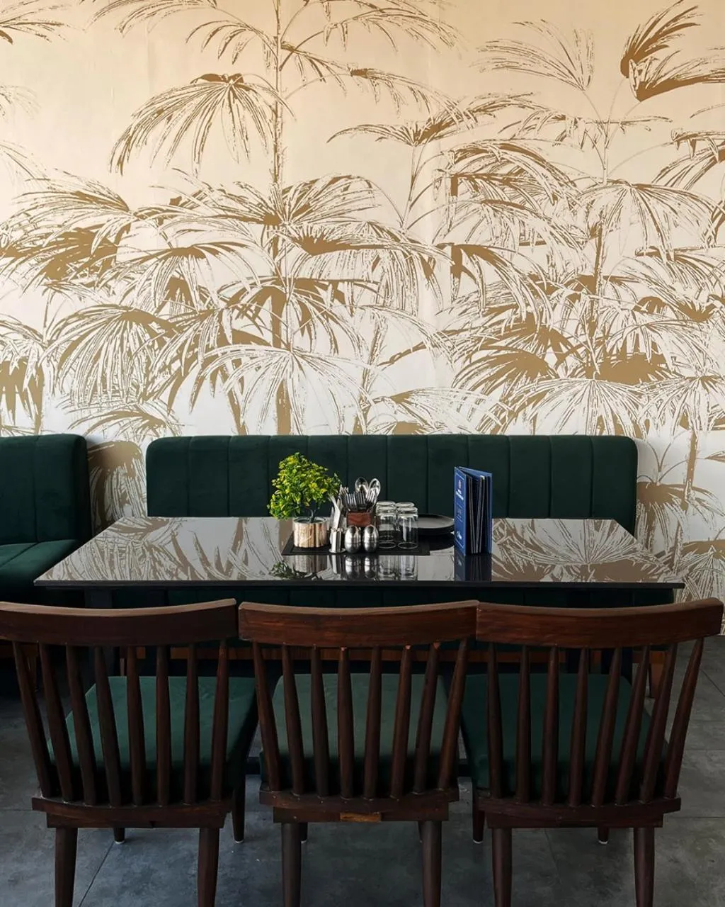 Restaurant/places to eat in City Klyde Inn