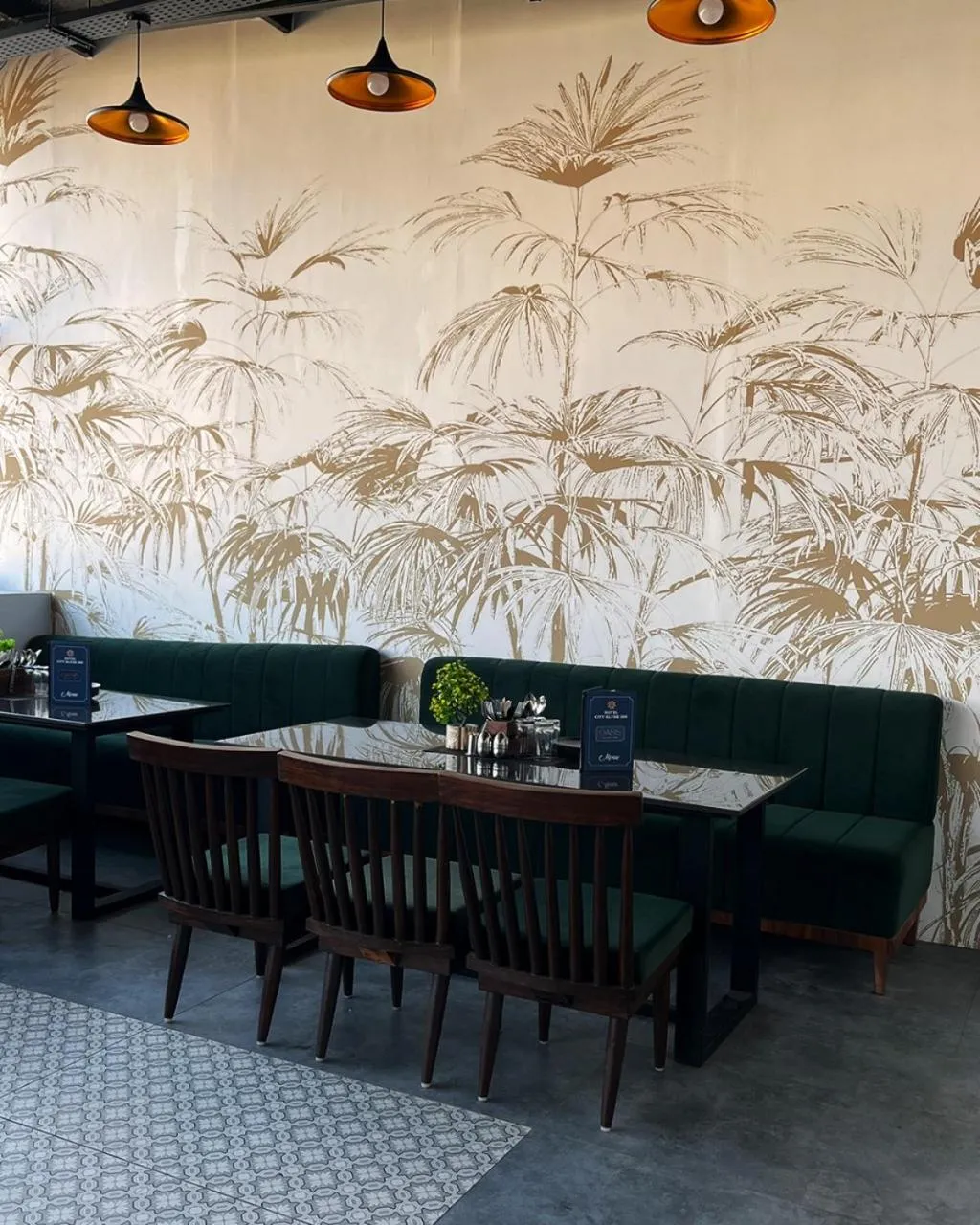 Restaurant/places to eat in City Klyde Inn