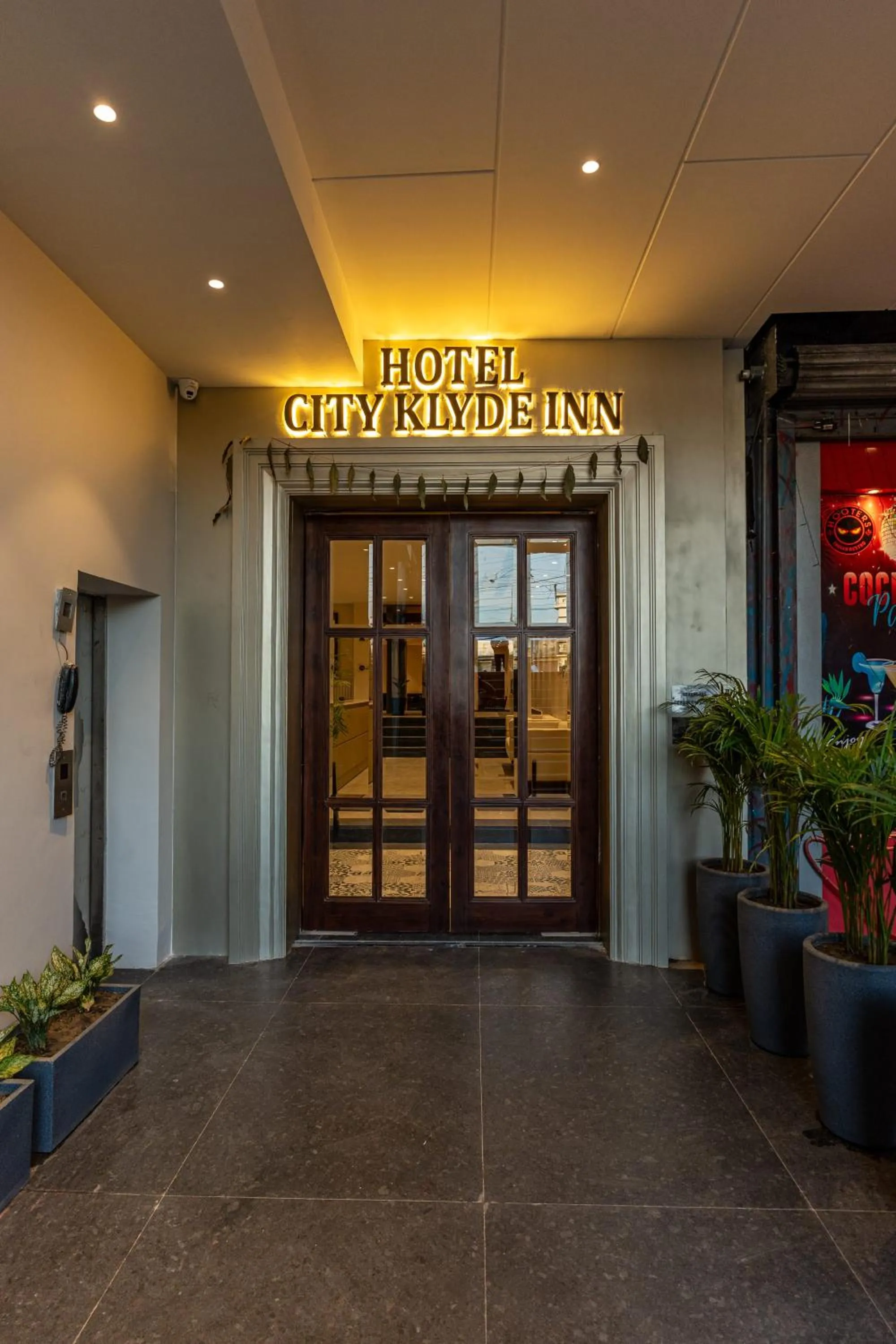 Facade/entrance in City Klyde Inn