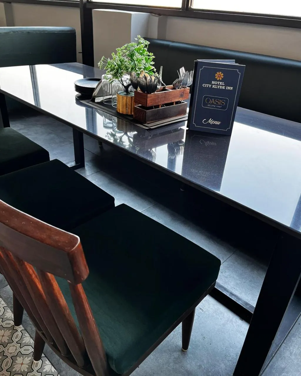 Restaurant/places to eat in City Klyde Inn