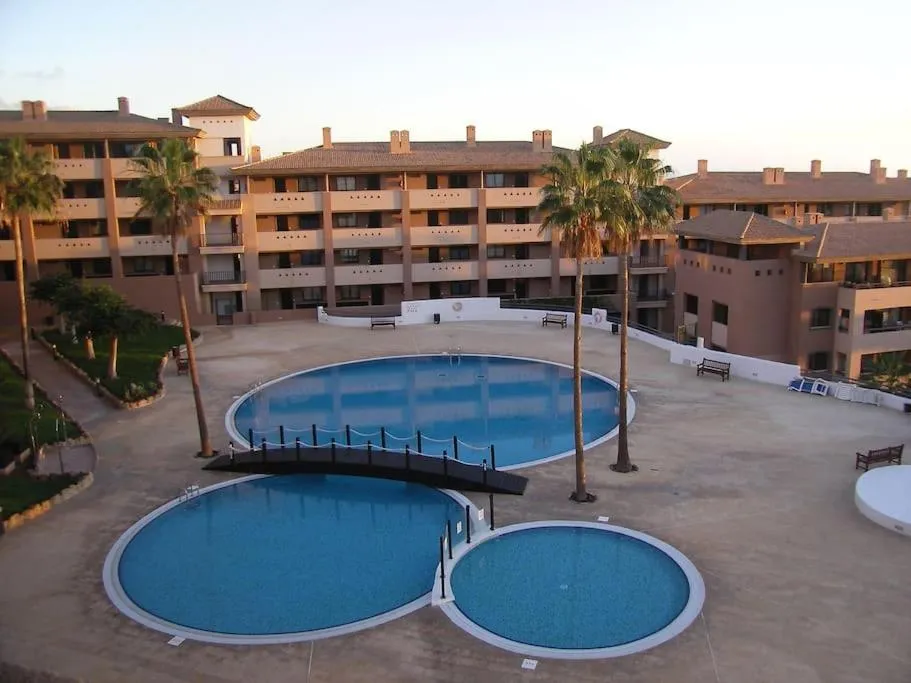 Property building in Piso para vacaciones familiares