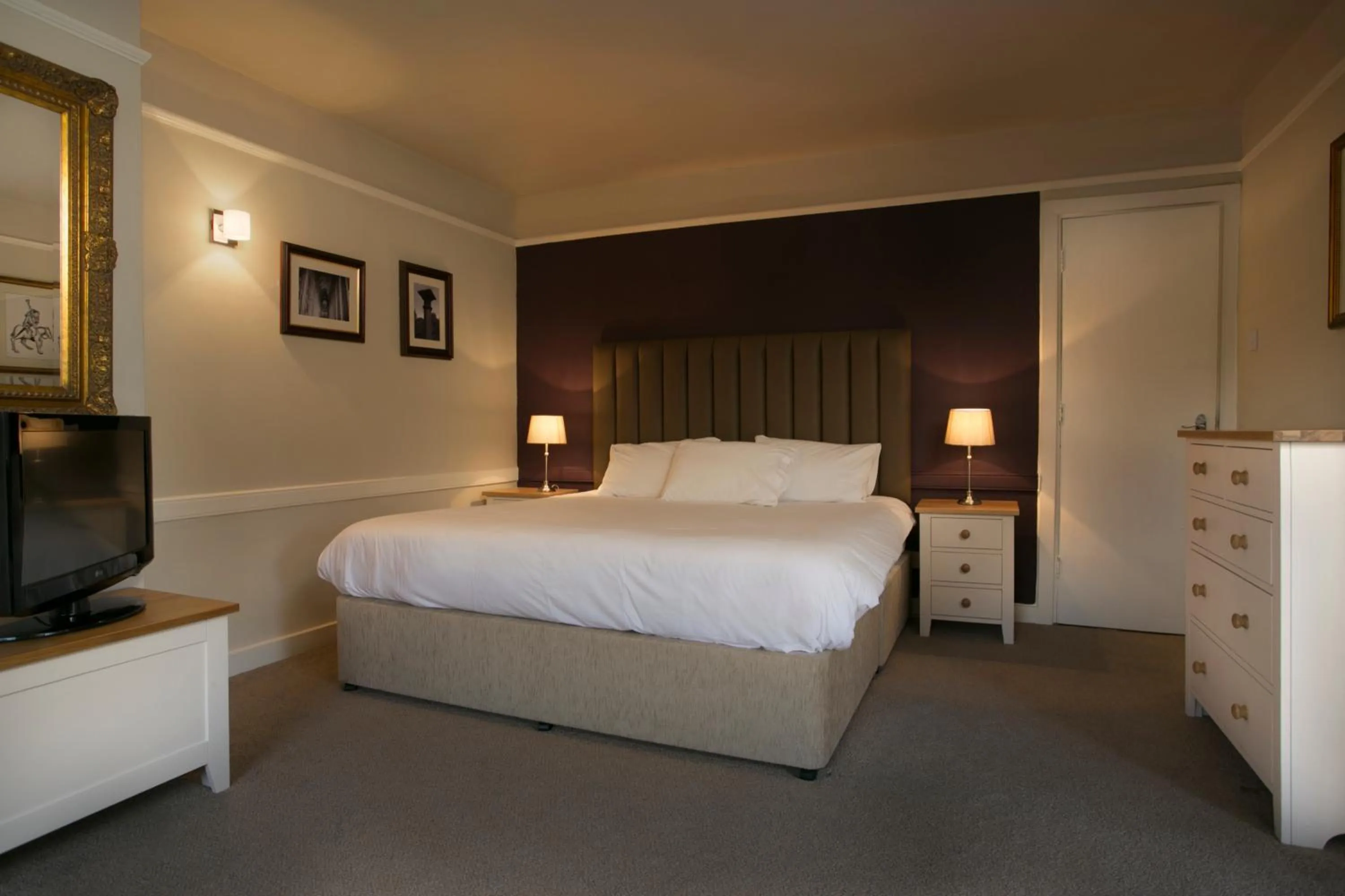 Bed in The Millers Arms Inn