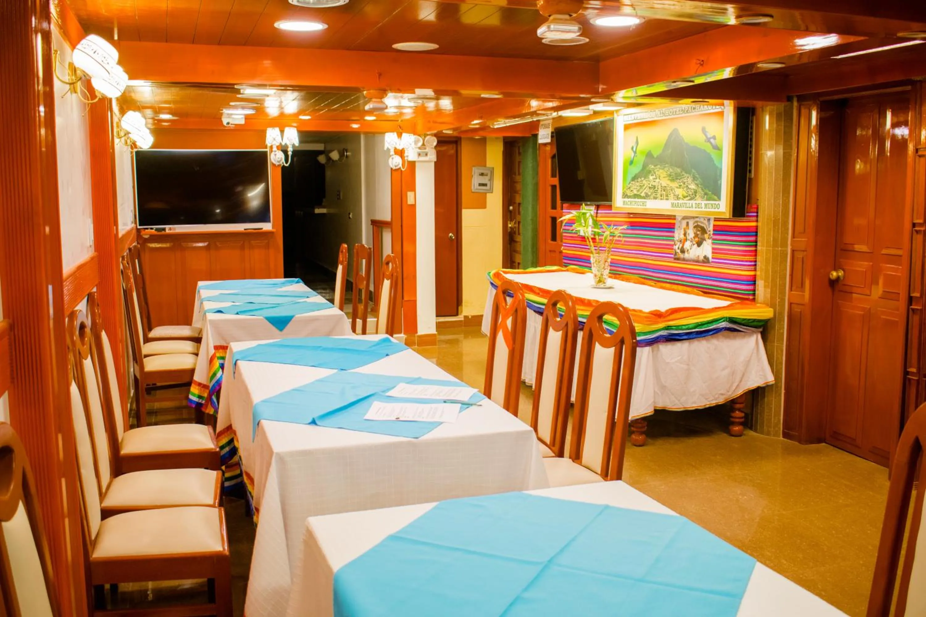 Communal lounge/ TV room in Hotel Pachakuteq