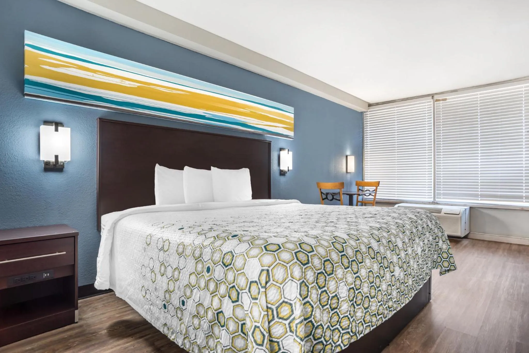 Photo of the whole room, Bed in HomeTowne Studios by Red Roof Montgomery - Midtown