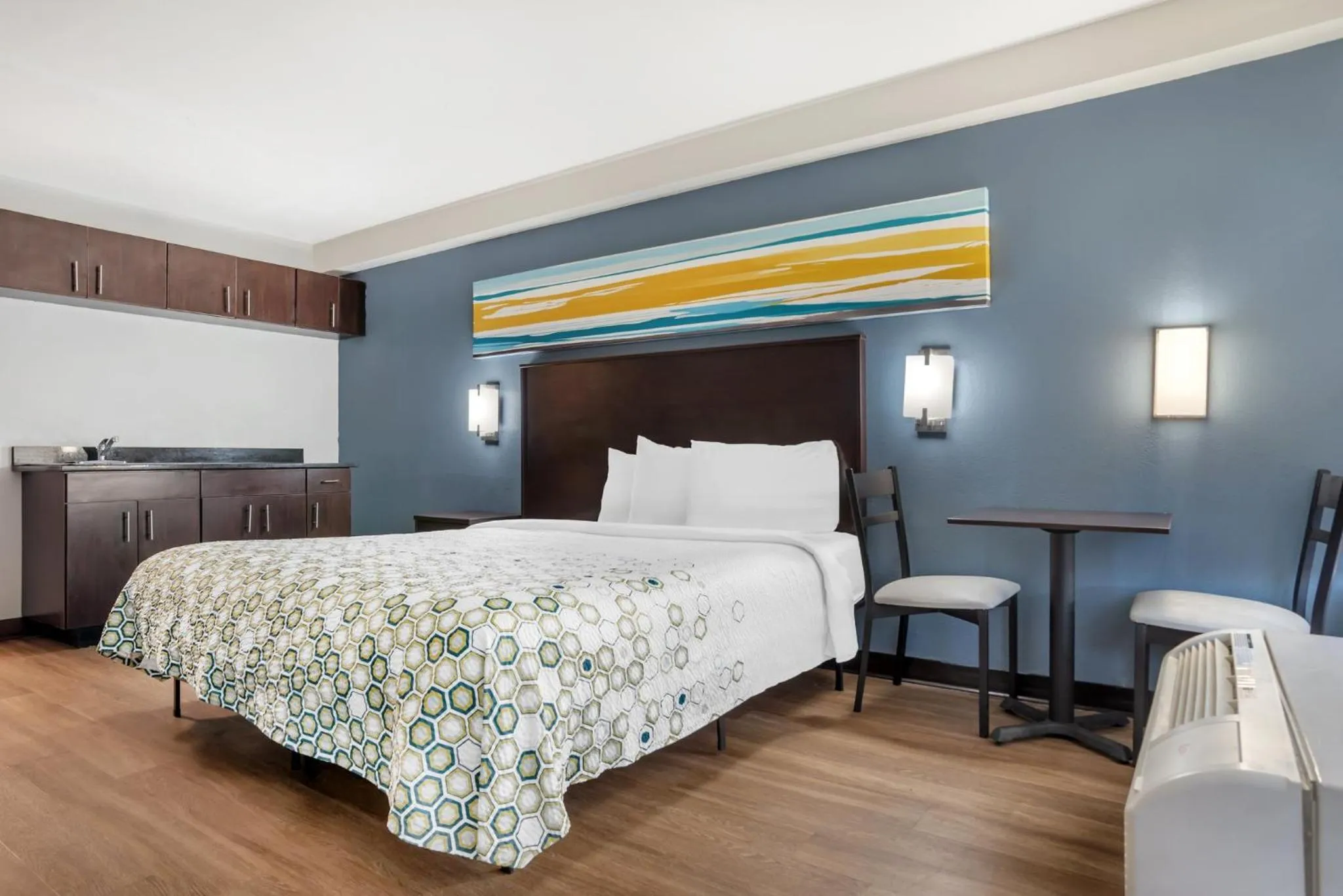 Photo of the whole room, Bed in HomeTowne Studios by Red Roof Montgomery - Midtown