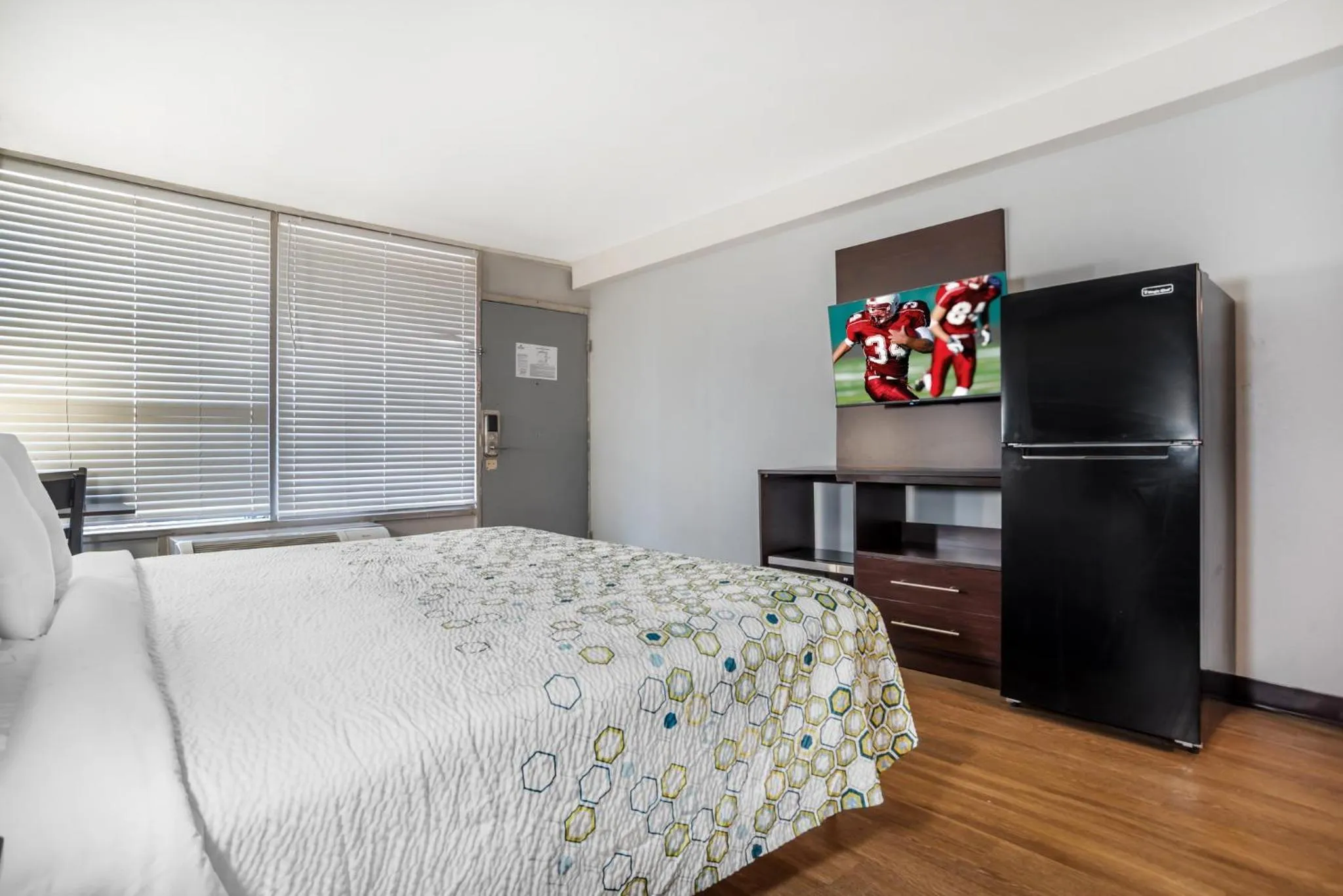 Bedroom, Bed in HomeTowne Studios by Red Roof Montgomery - Midtown