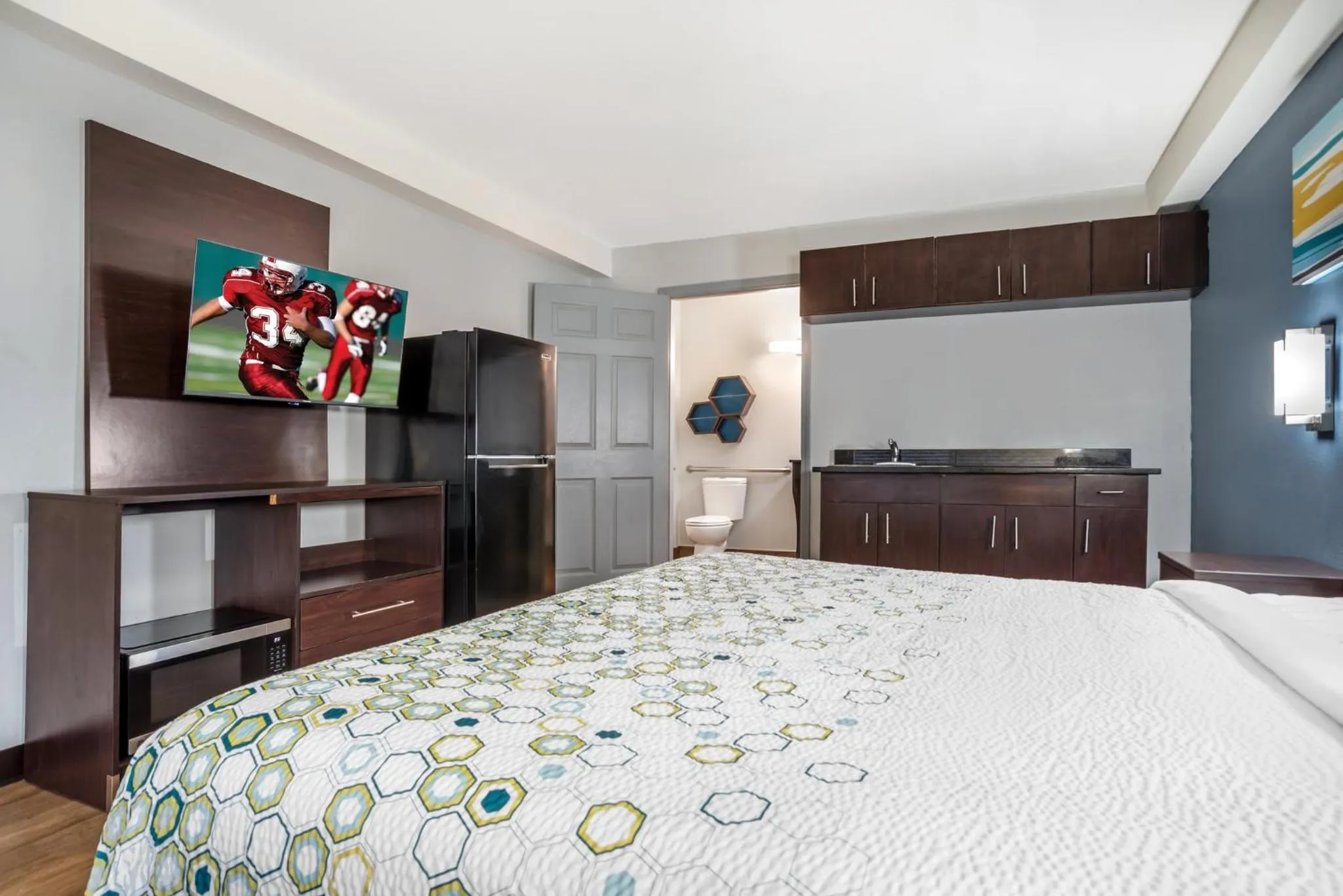 Bedroom, Bed in HomeTowne Studios by Red Roof Montgomery - Midtown