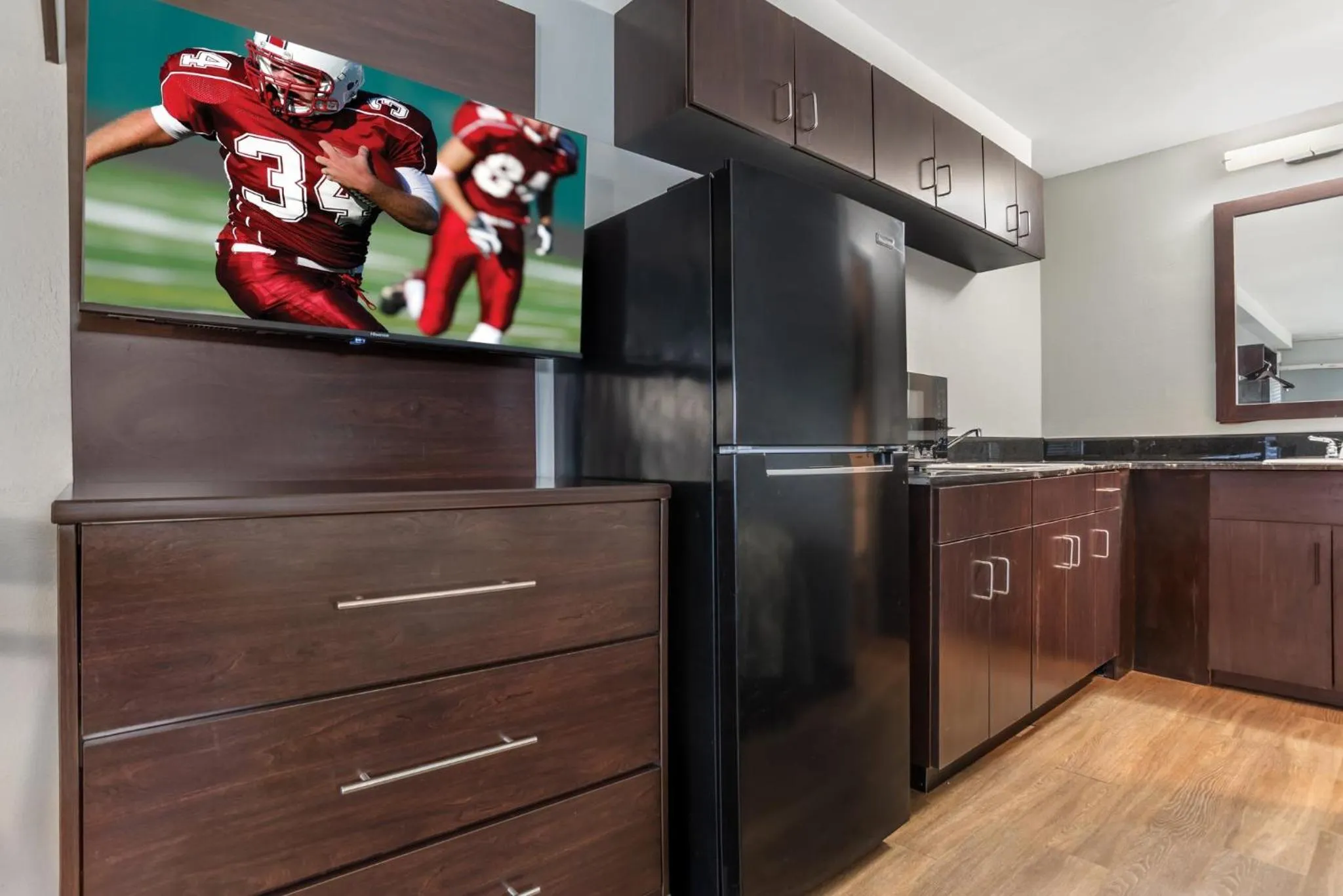 Bedroom in HomeTowne Studios by Red Roof Montgomery - Midtown