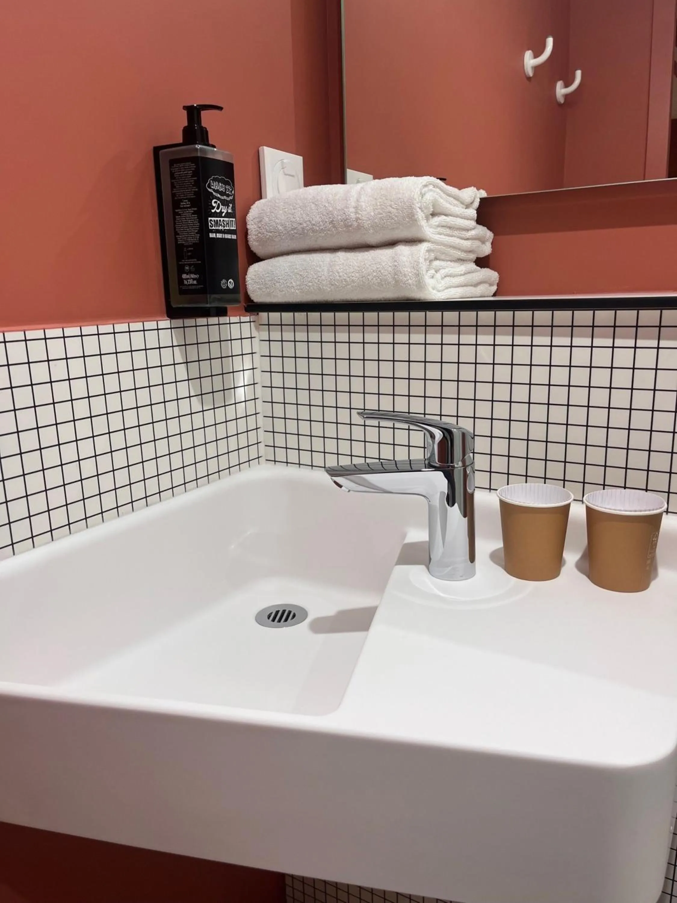 Bathroom in ibis budget Honfleur Centre