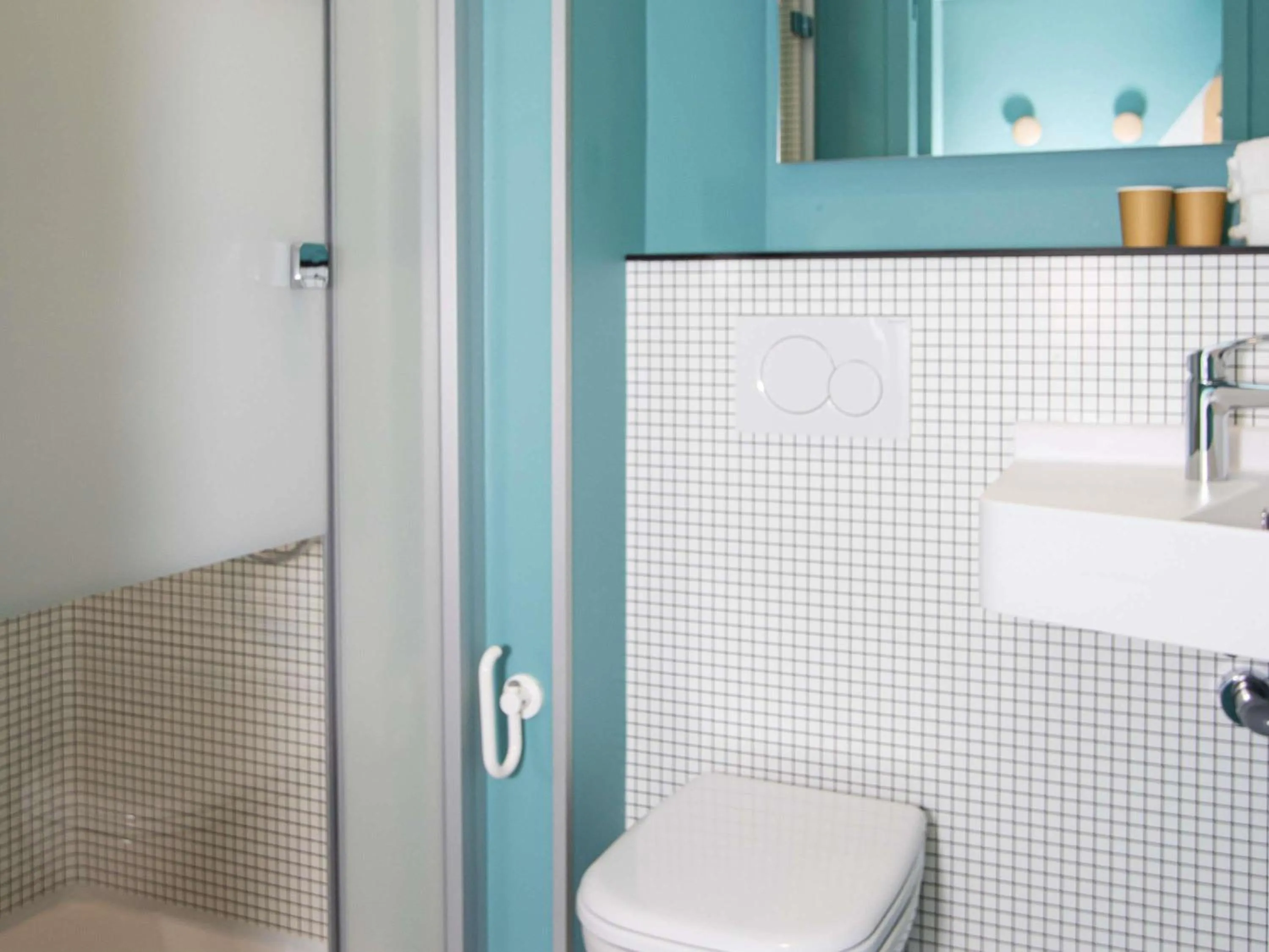 Bedroom in ibis budget Honfleur Centre