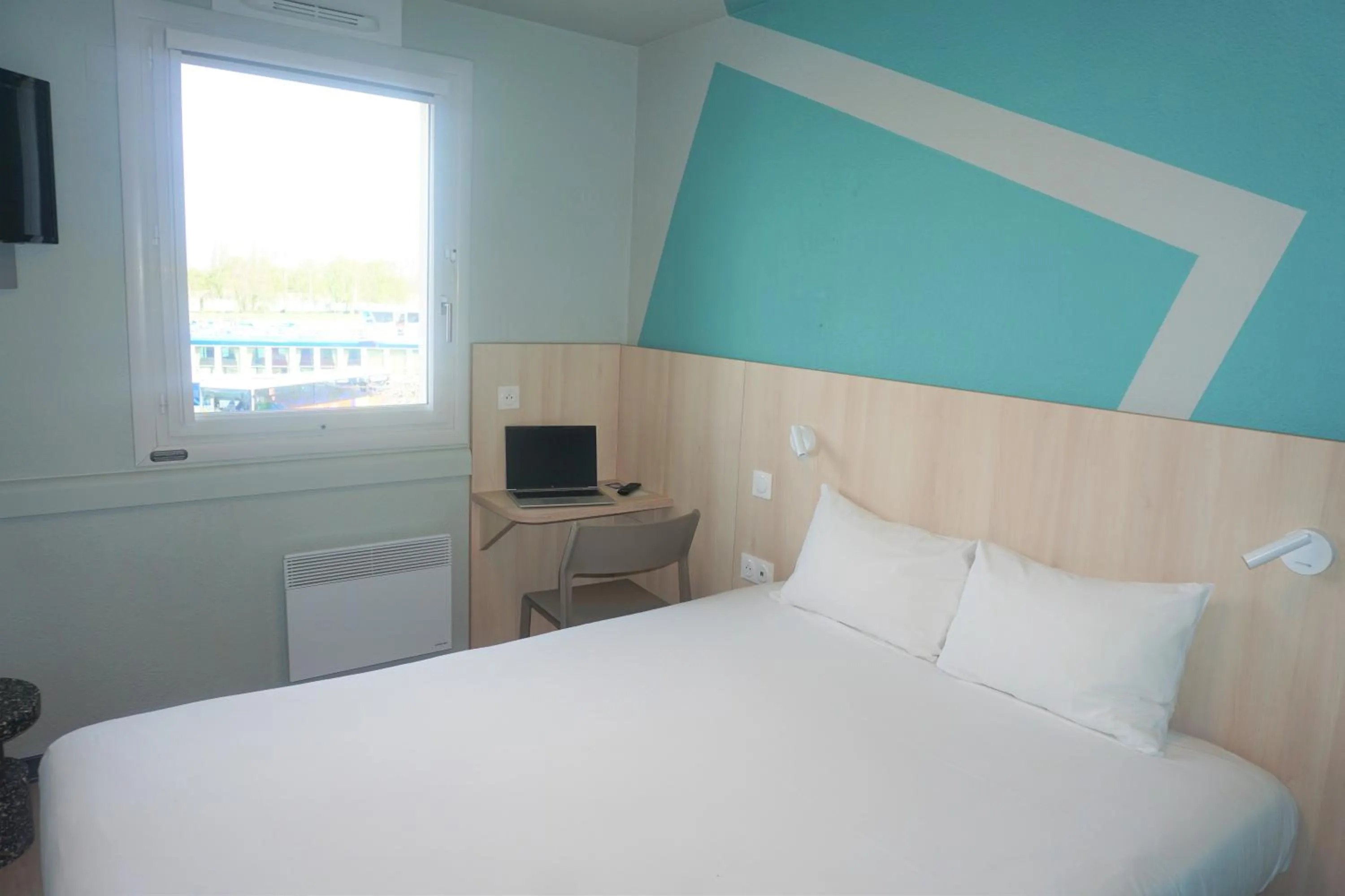 Bed in ibis budget Honfleur Centre