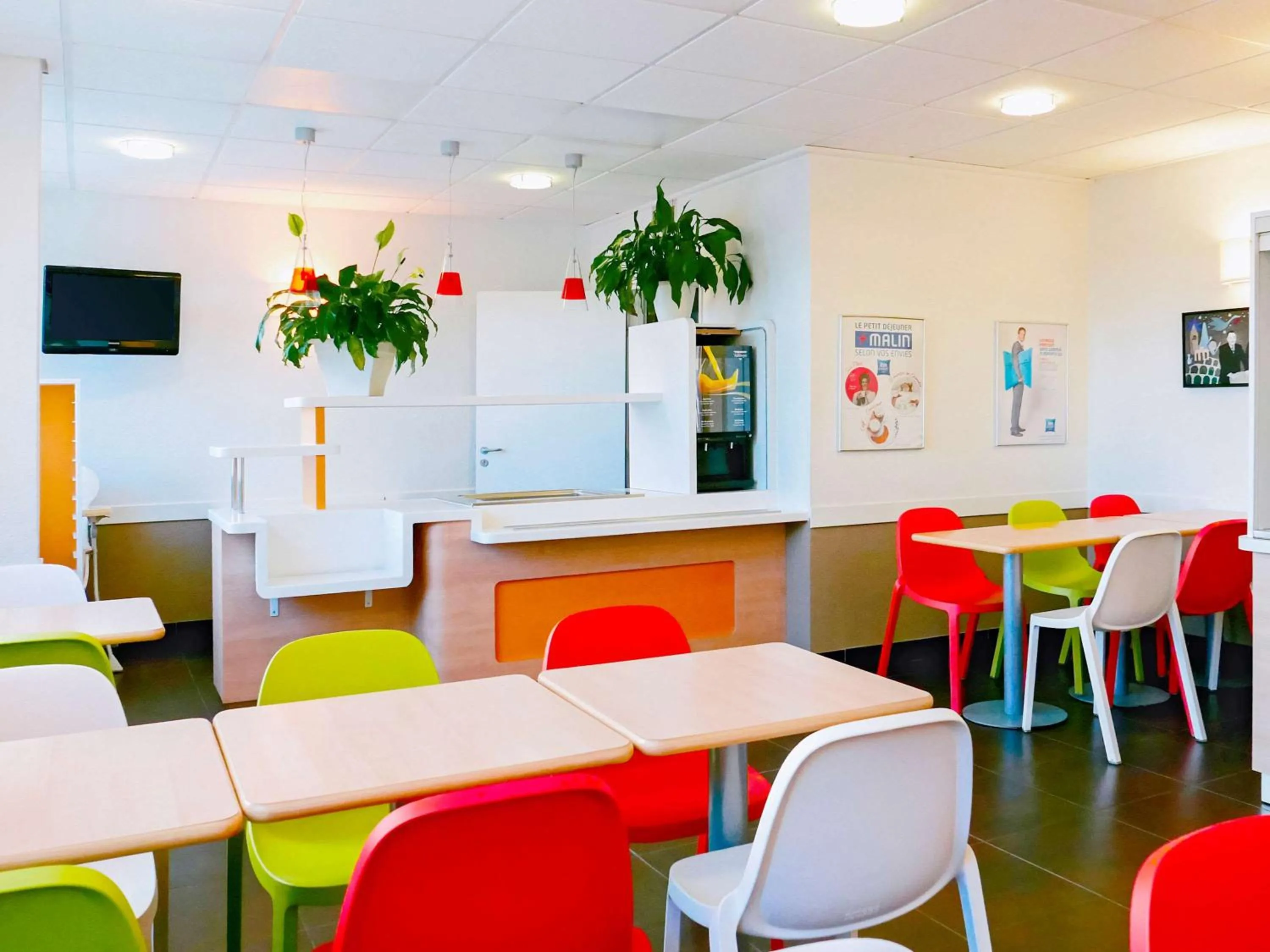 Restaurant/places to eat in ibis budget Honfleur Centre