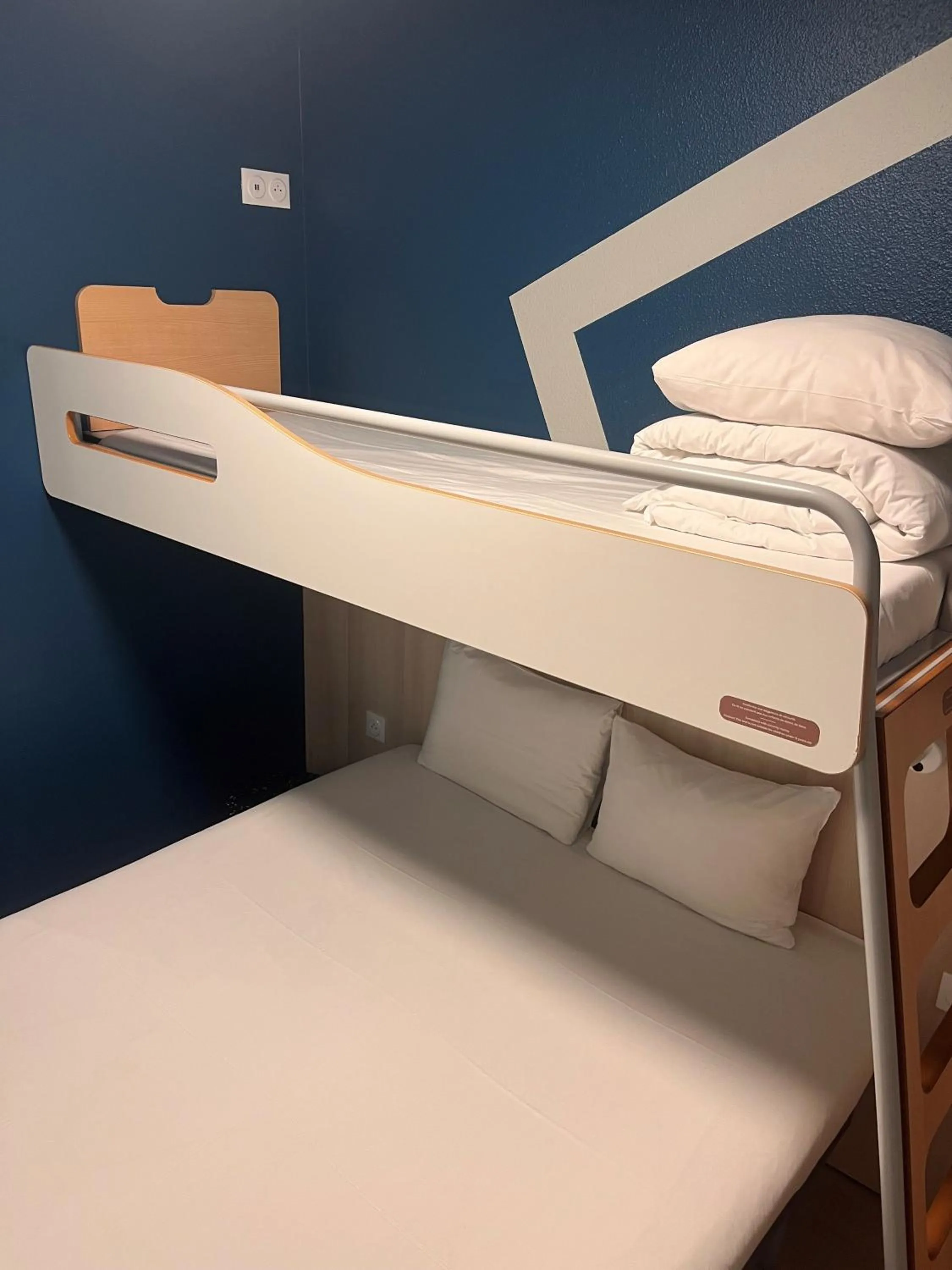 Bed in ibis budget Honfleur Centre
