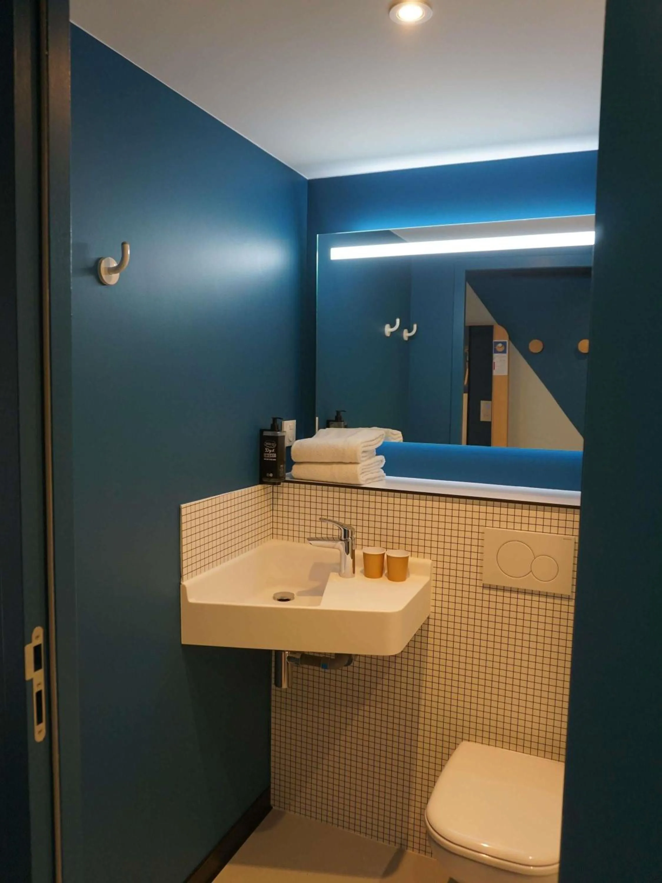 Bedroom in ibis budget Honfleur Centre