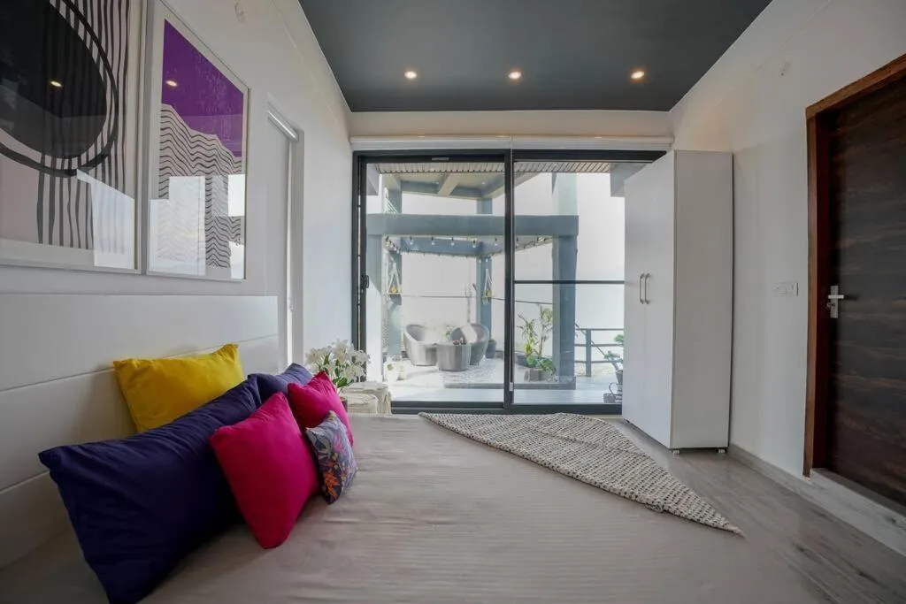 Photo of the whole room, Bed in LaRiSa Mountains & Martini Villa