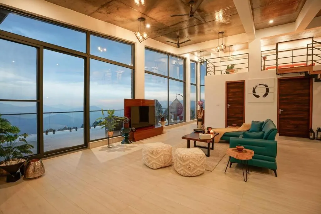 Communal lounge/ TV room in LaRiSa Mountains & Martini Villa