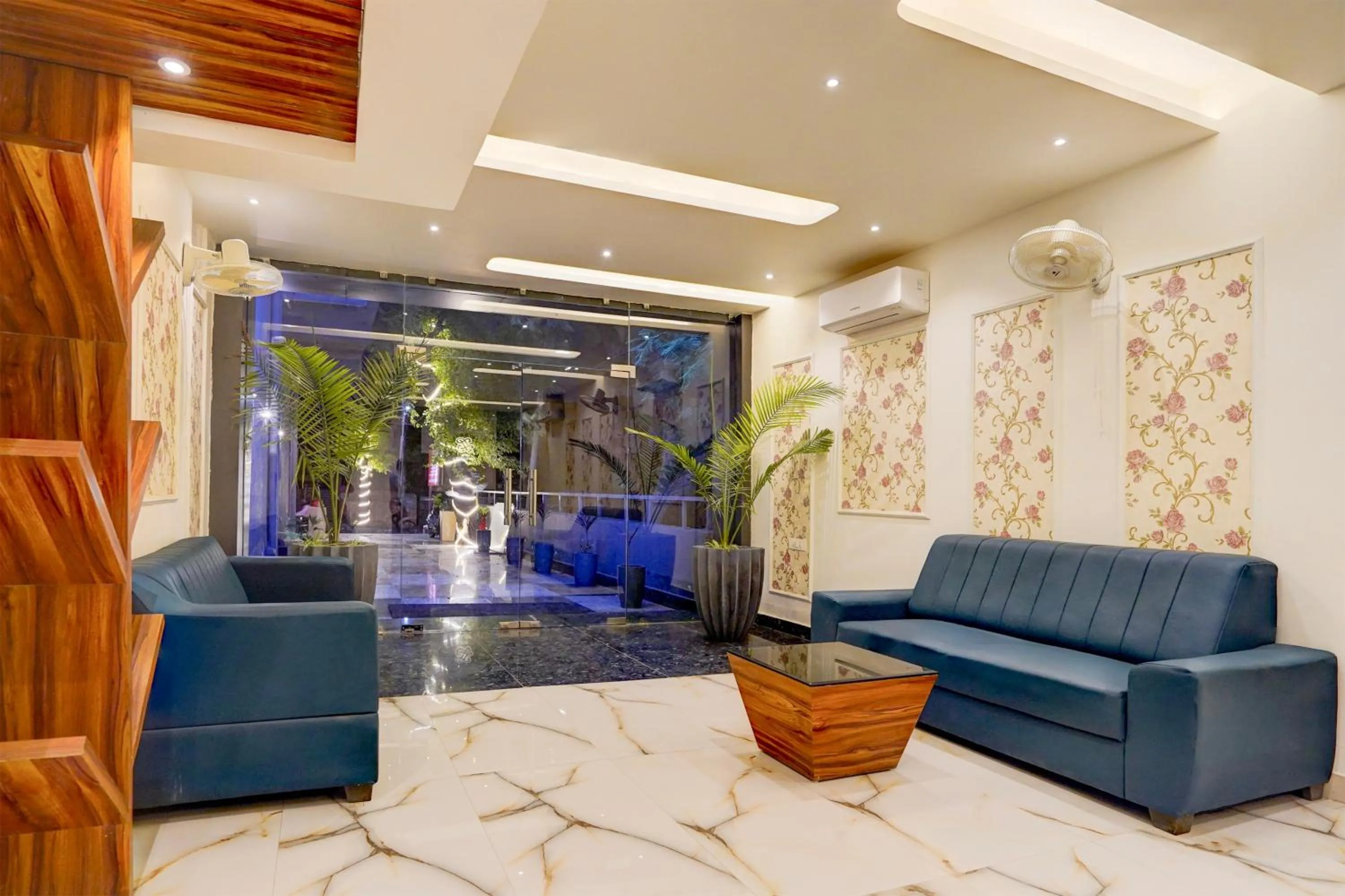 Lobby or reception in Super Townhouse Alwar Formerly Hotel Lindo Lugar