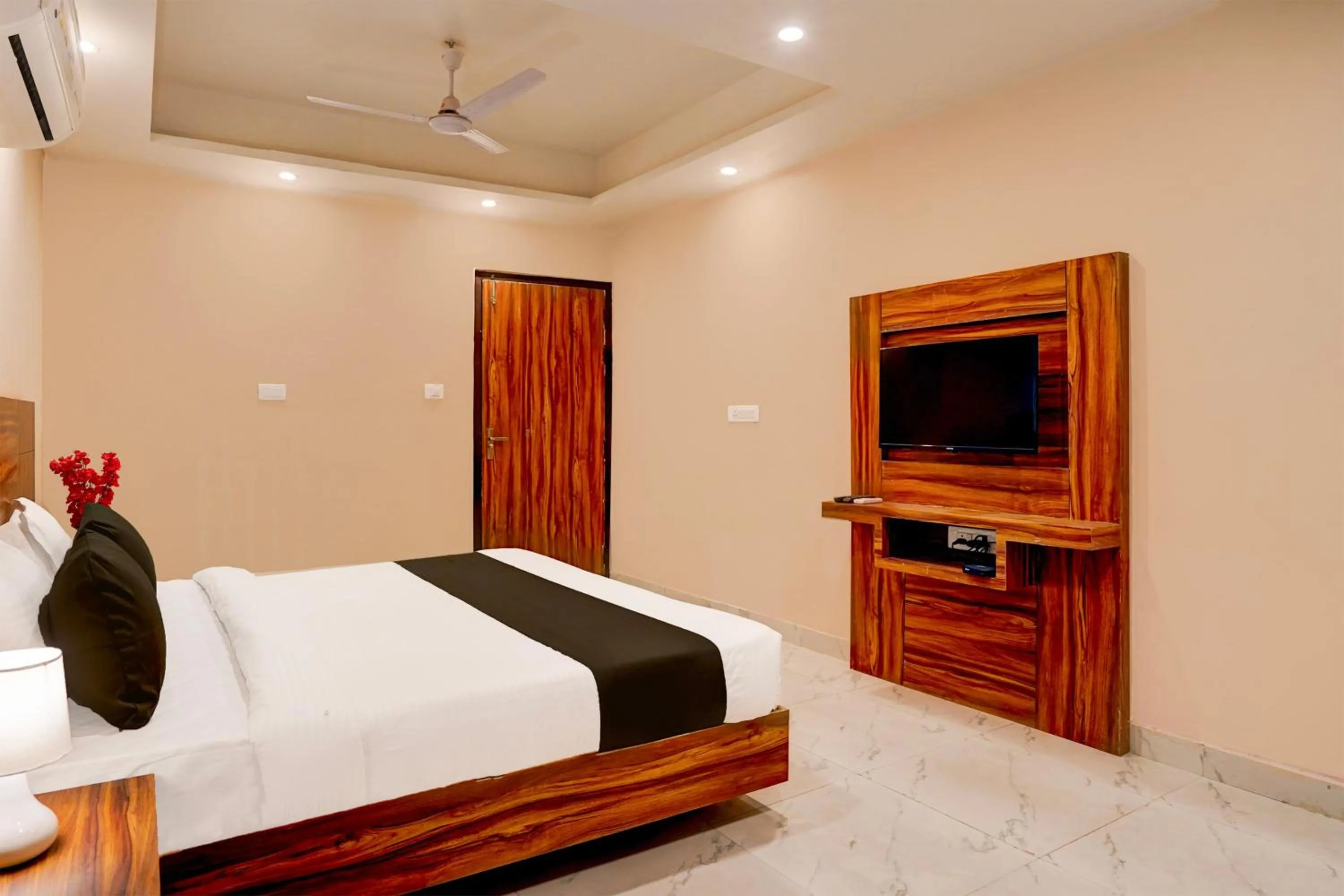 Bedroom, Bed in Super Townhouse Alwar Formerly Hotel Lindo Lugar