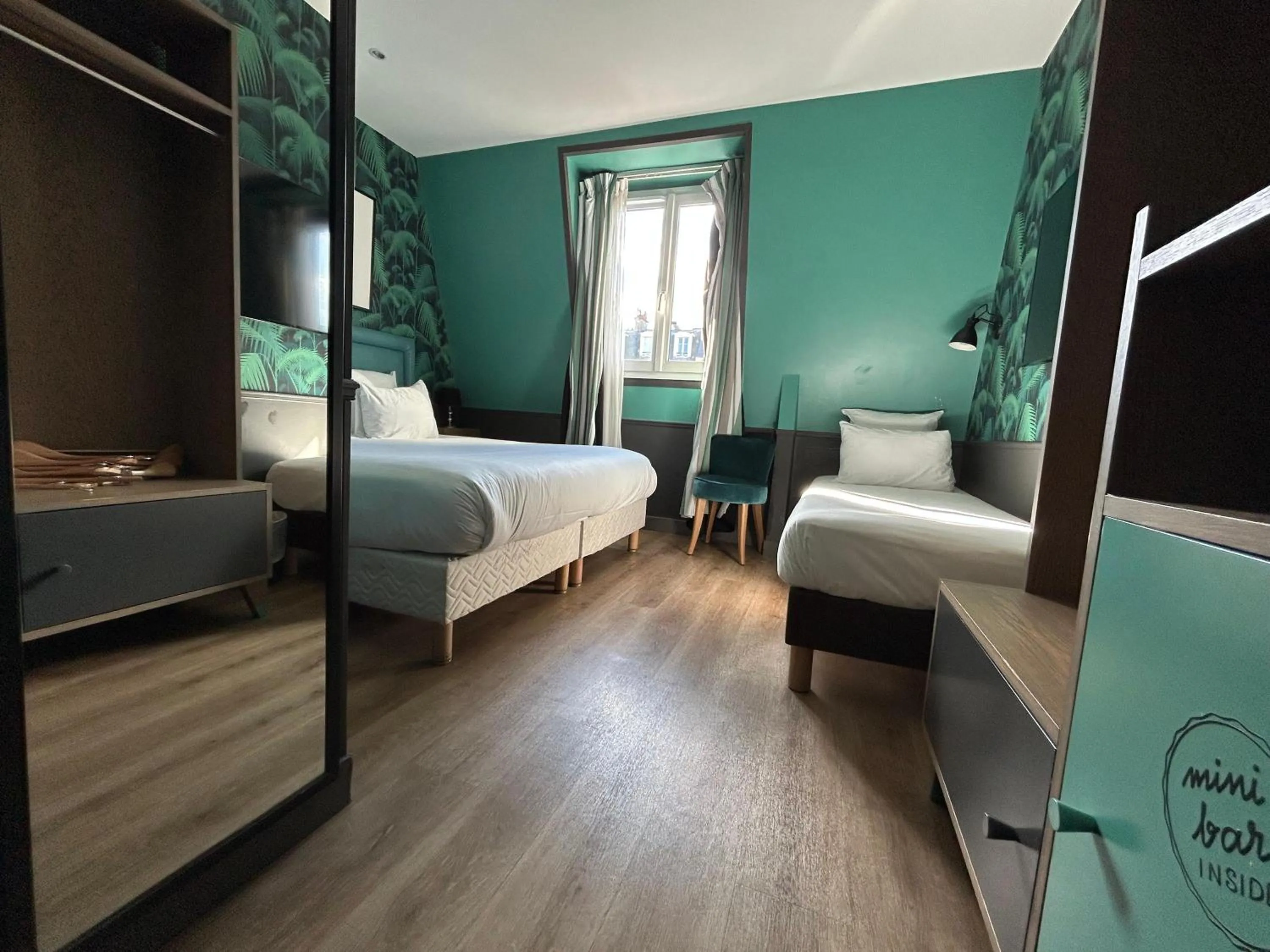 Photo of the whole room, Bed in Hôtel La Parizienne - Proche Montparnasse