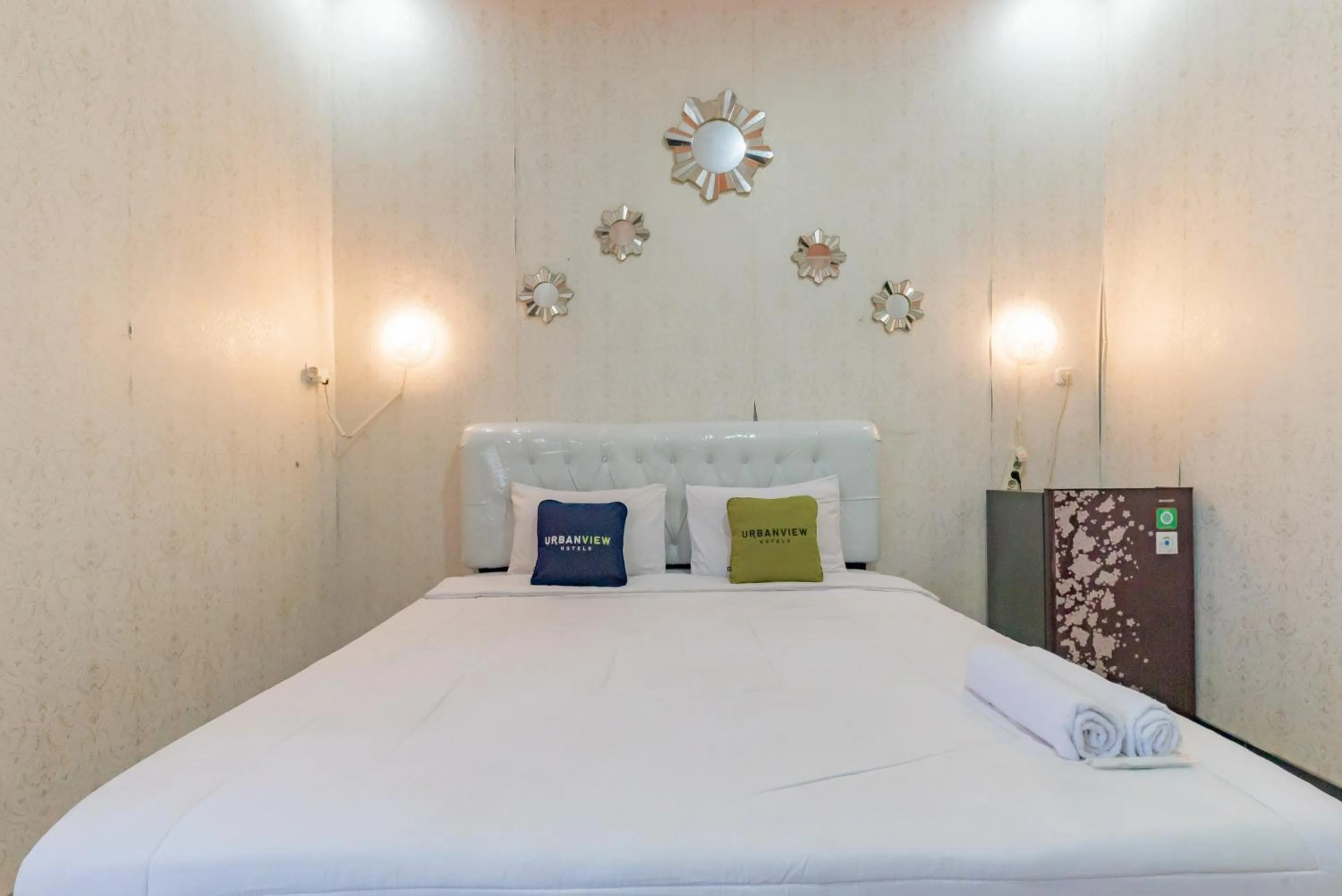 Bedroom, Bed in Urbanview Hotel Rifal Home Tegal