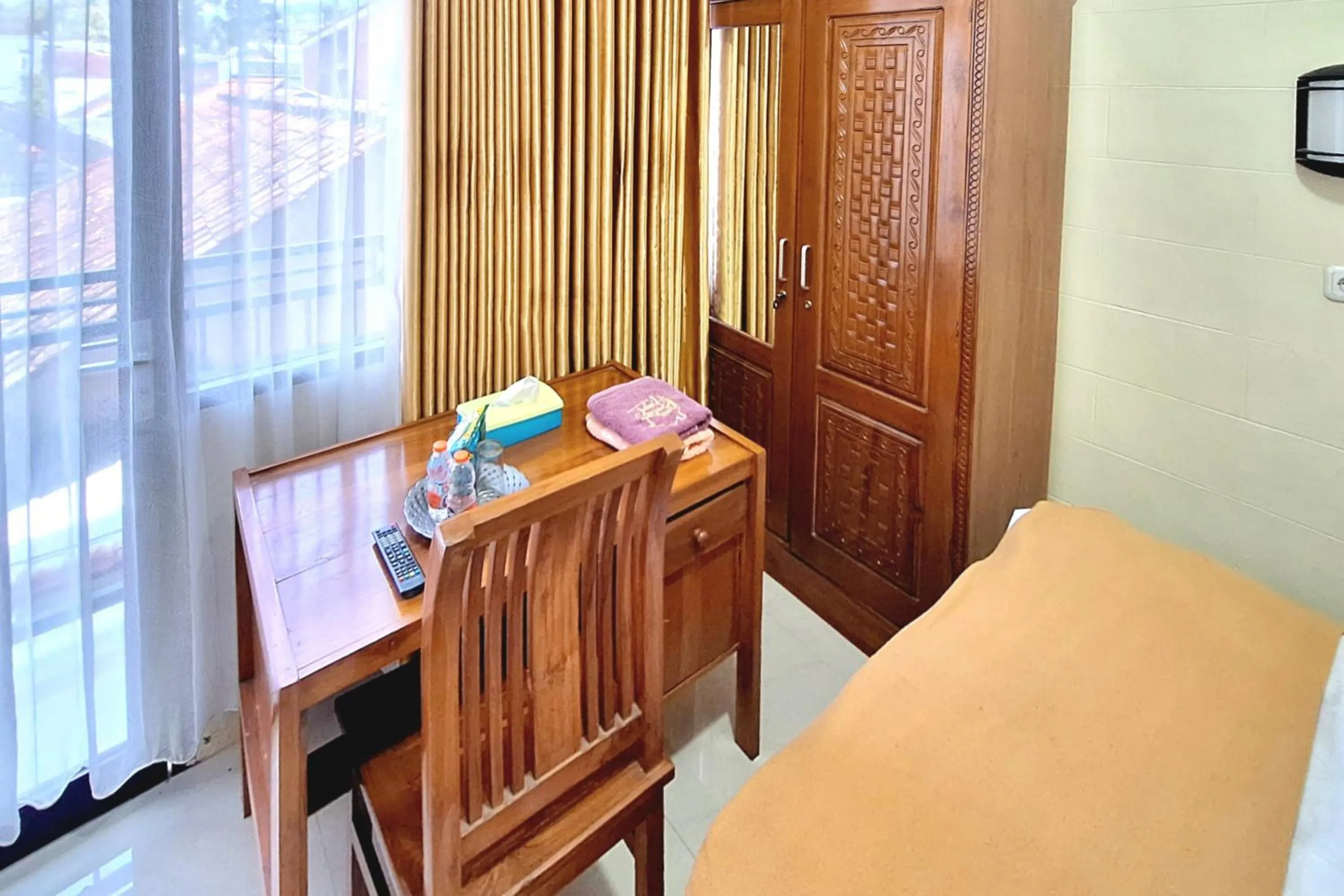 Seating area in Griya Pradipa Syariah Near Balai Kota Batu Mitra RedDoorz