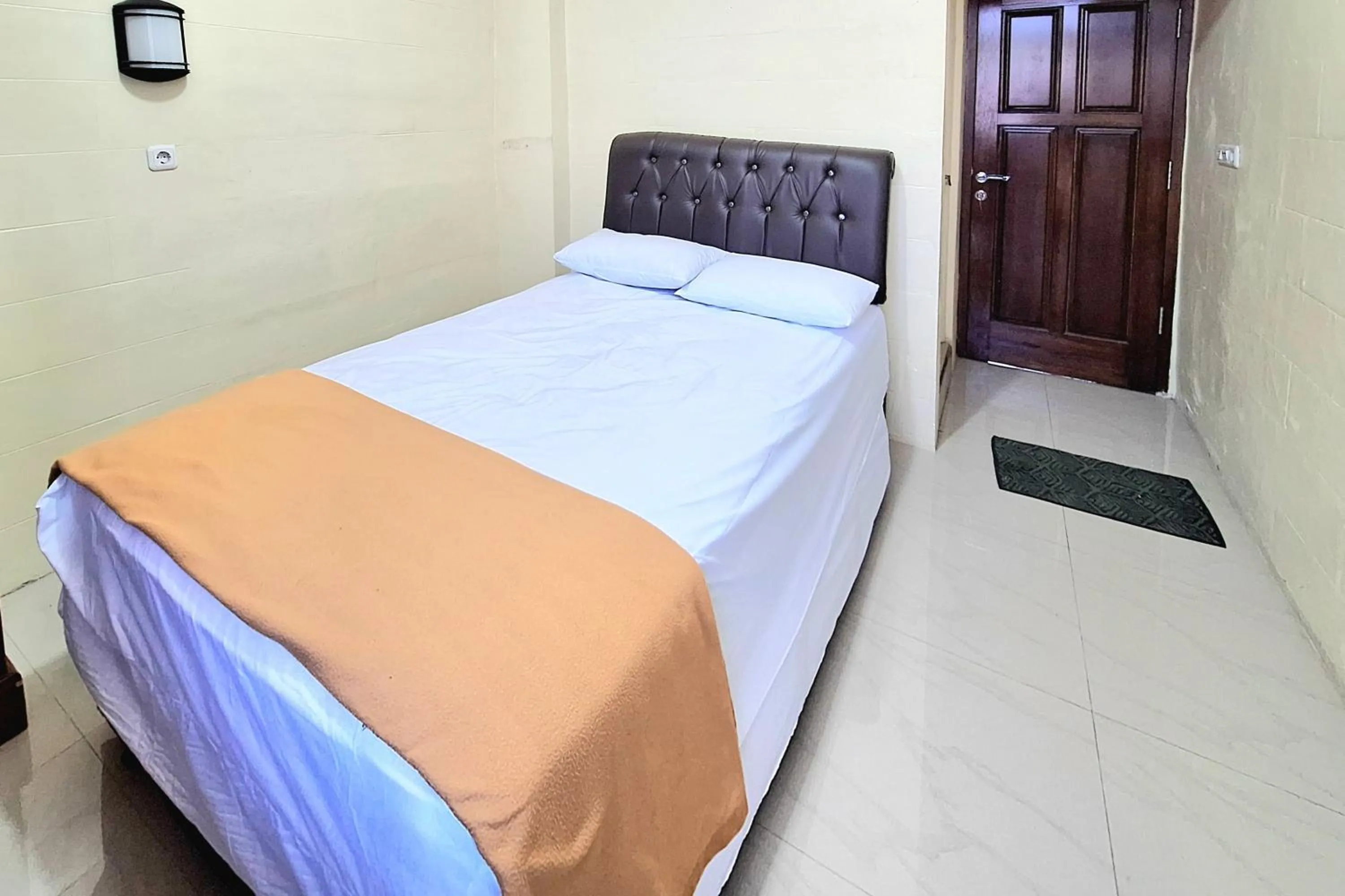 Bedroom in Griya Pradipa Syariah Near Balai Kota Batu Mitra RedDoorz