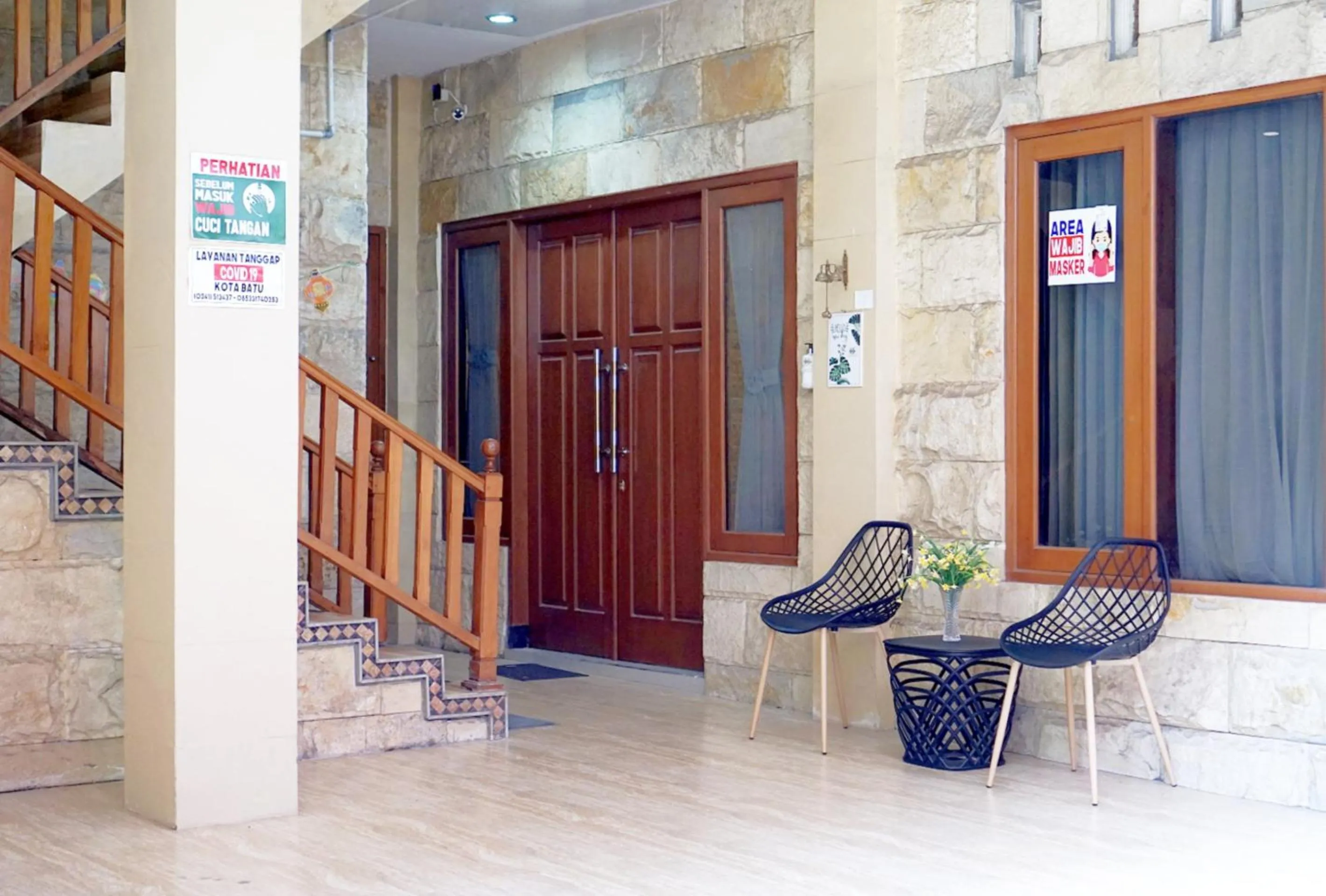 Seating area in Griya Pradipa Syariah Near Balai Kota Batu Mitra RedDoorz