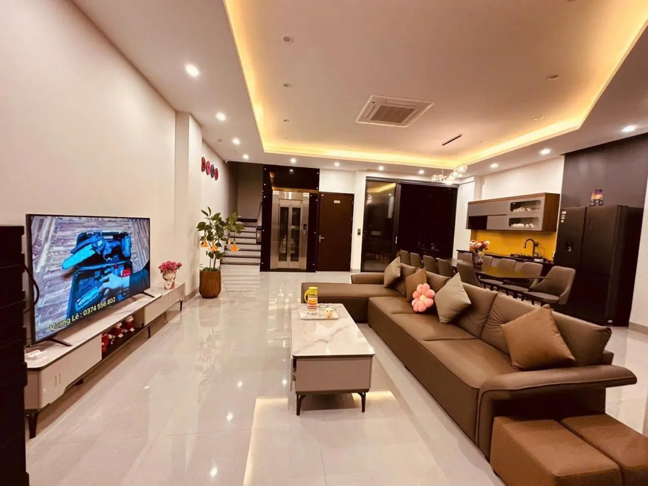 Communal lounge/ TV room in Flamingos Hải Tiến