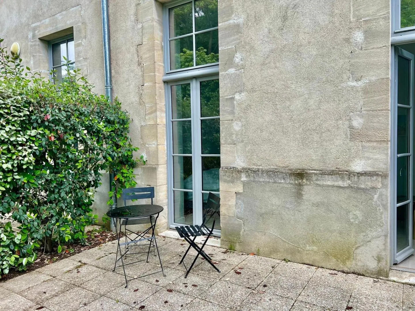Property building in Le Clos Demoiselles