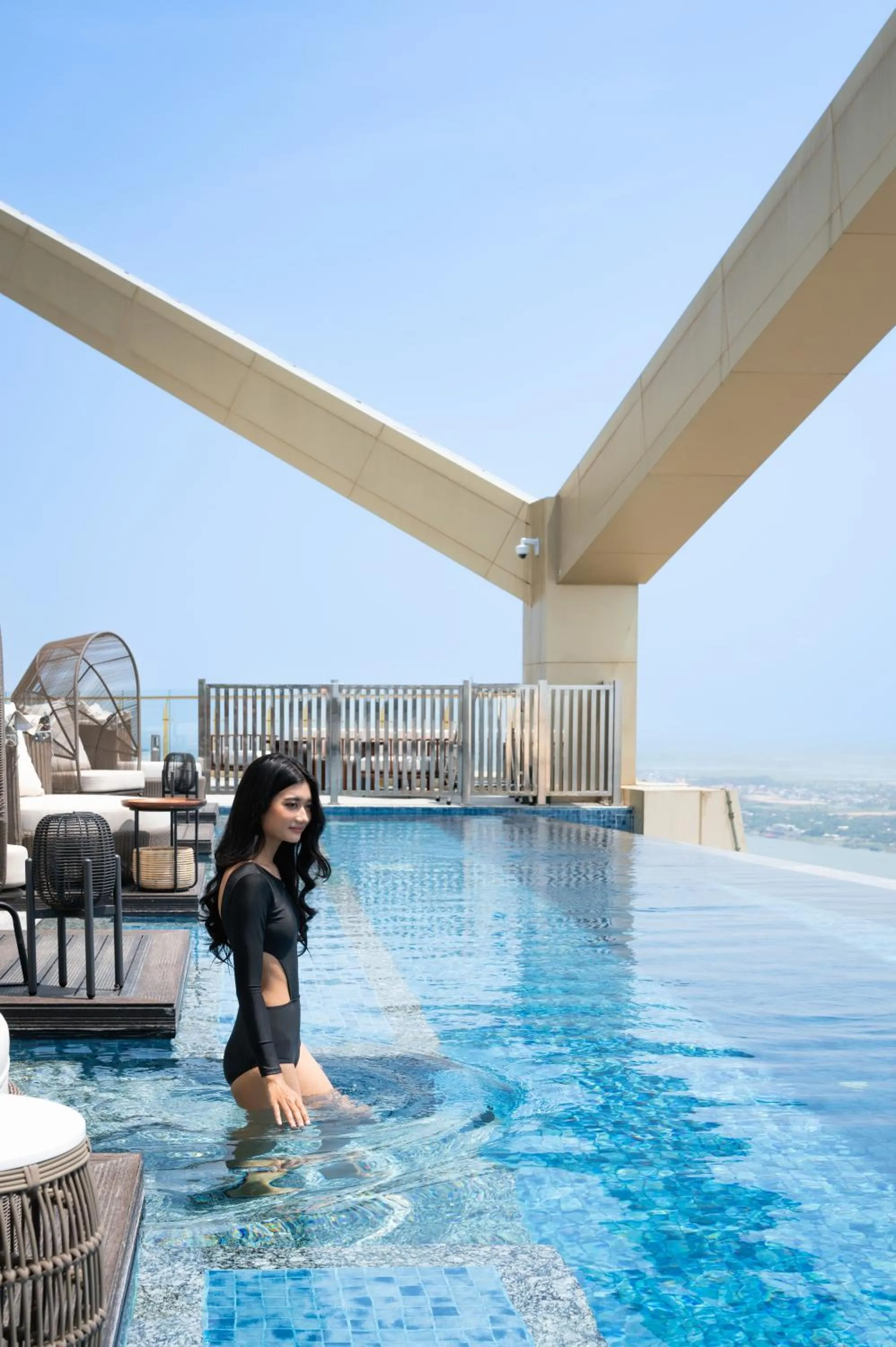 Swimming pool in Shangri-La Phnom Penh