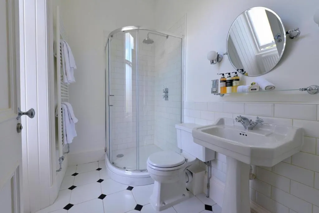 Shower in Wellwood Manor