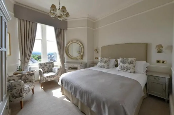 Bed in Wellwood Manor