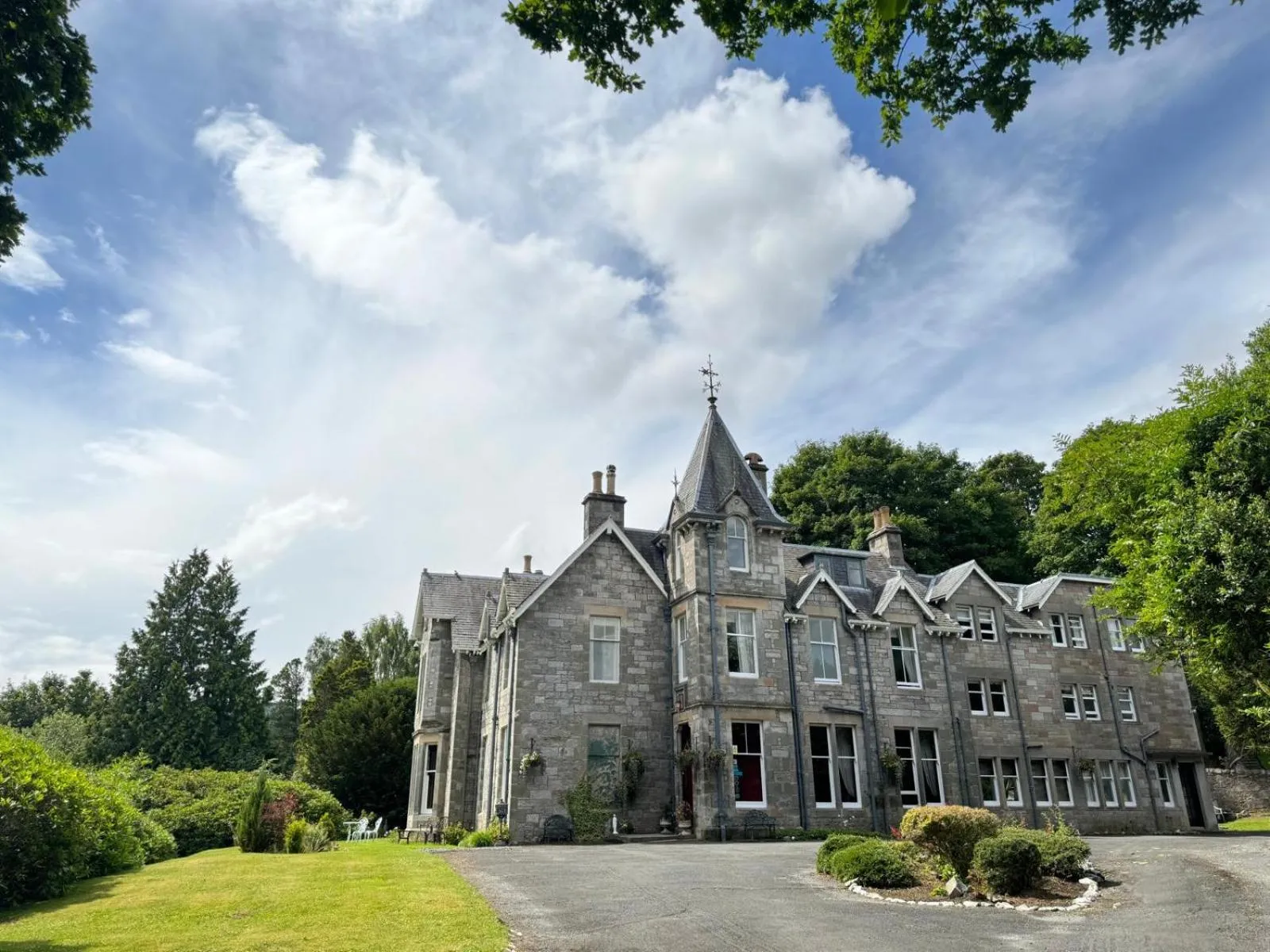 Property building in Wellwood Manor