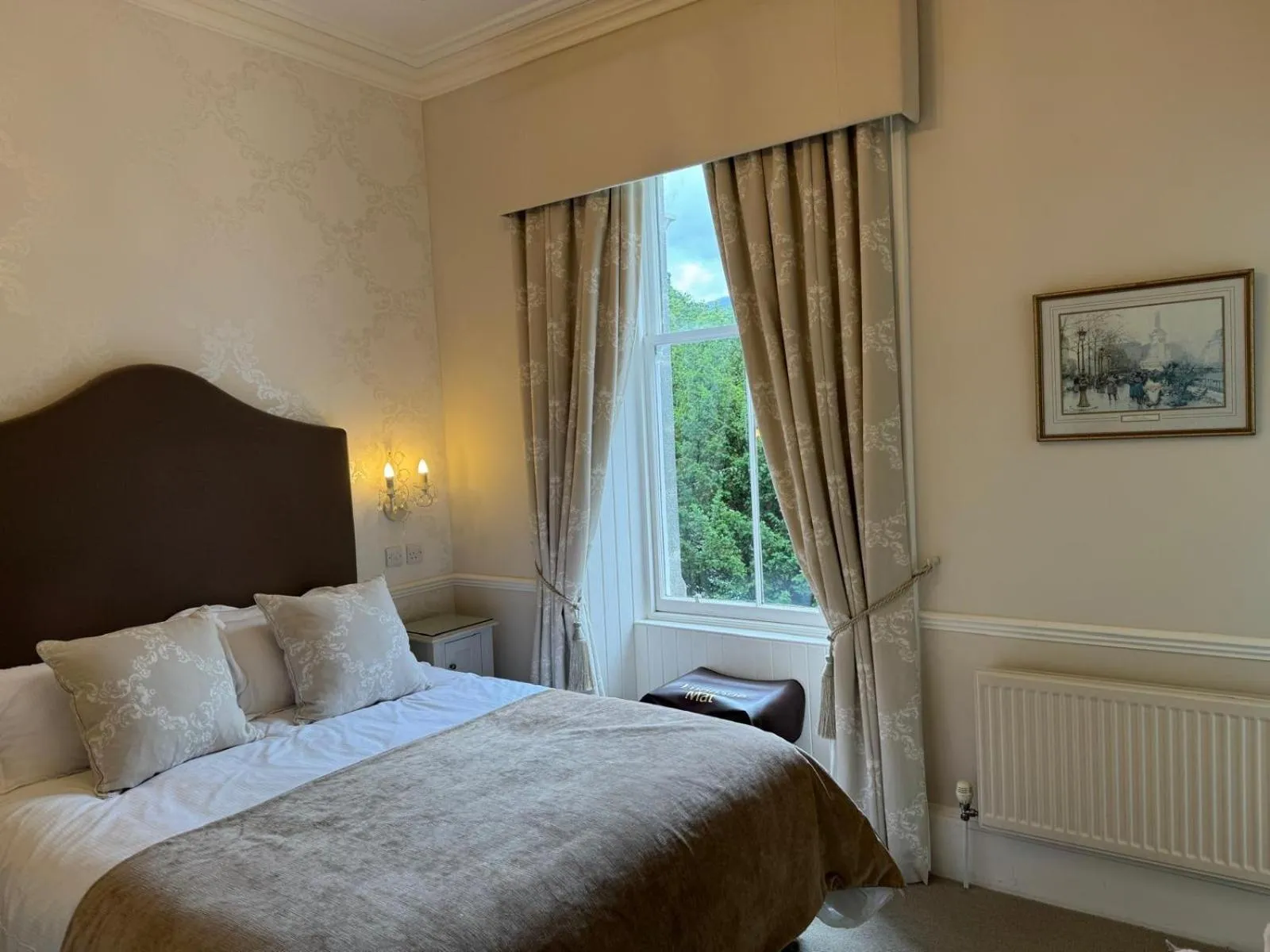 Bed in Wellwood Manor