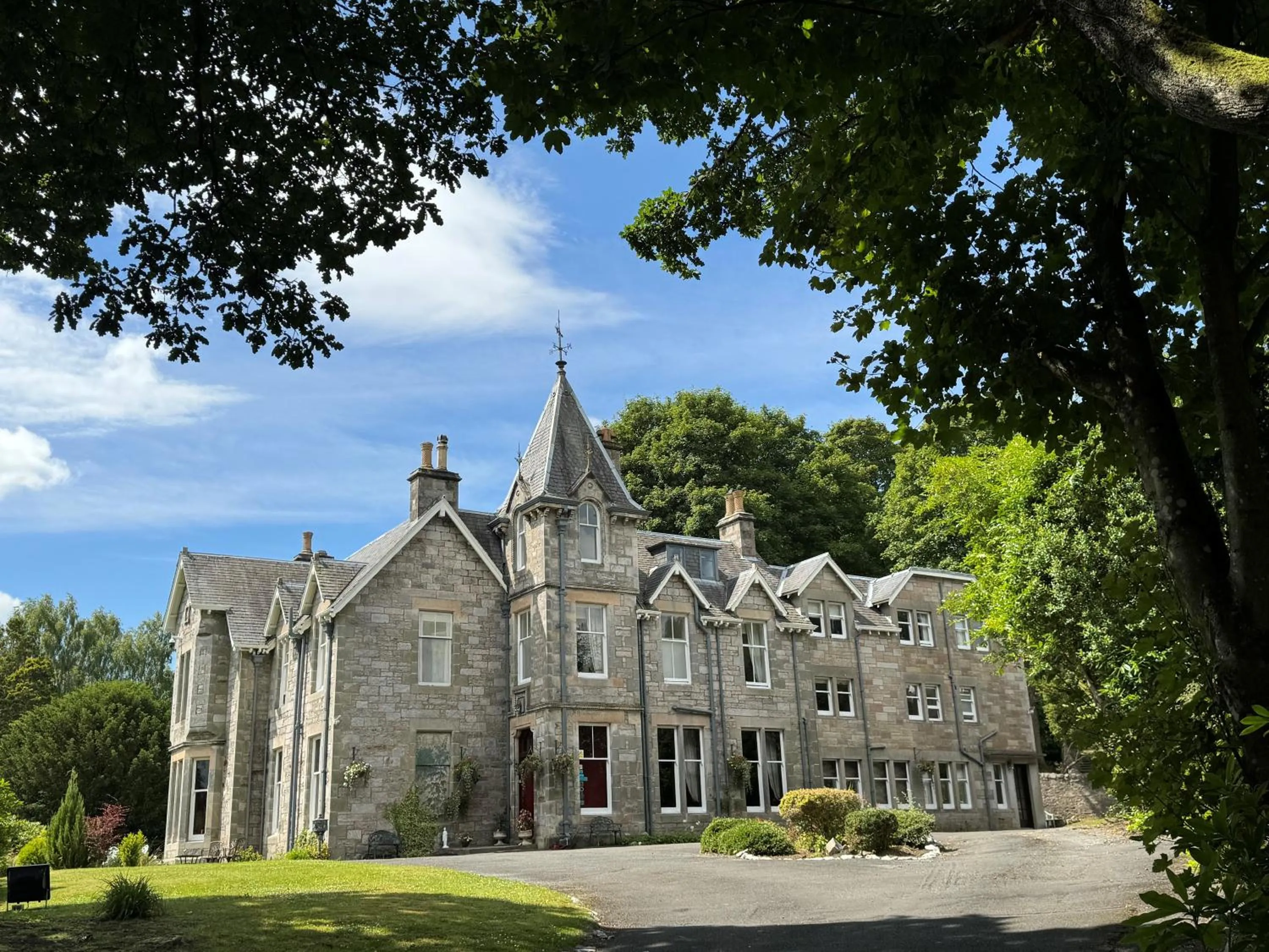 Property building in Wellwood Manor