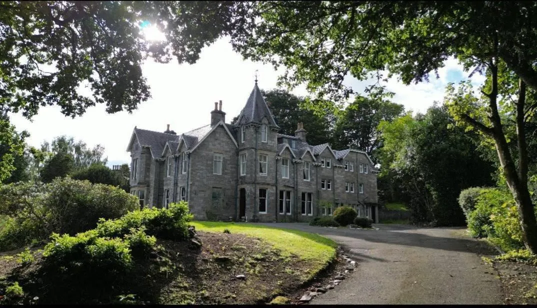 Wellwood Manor