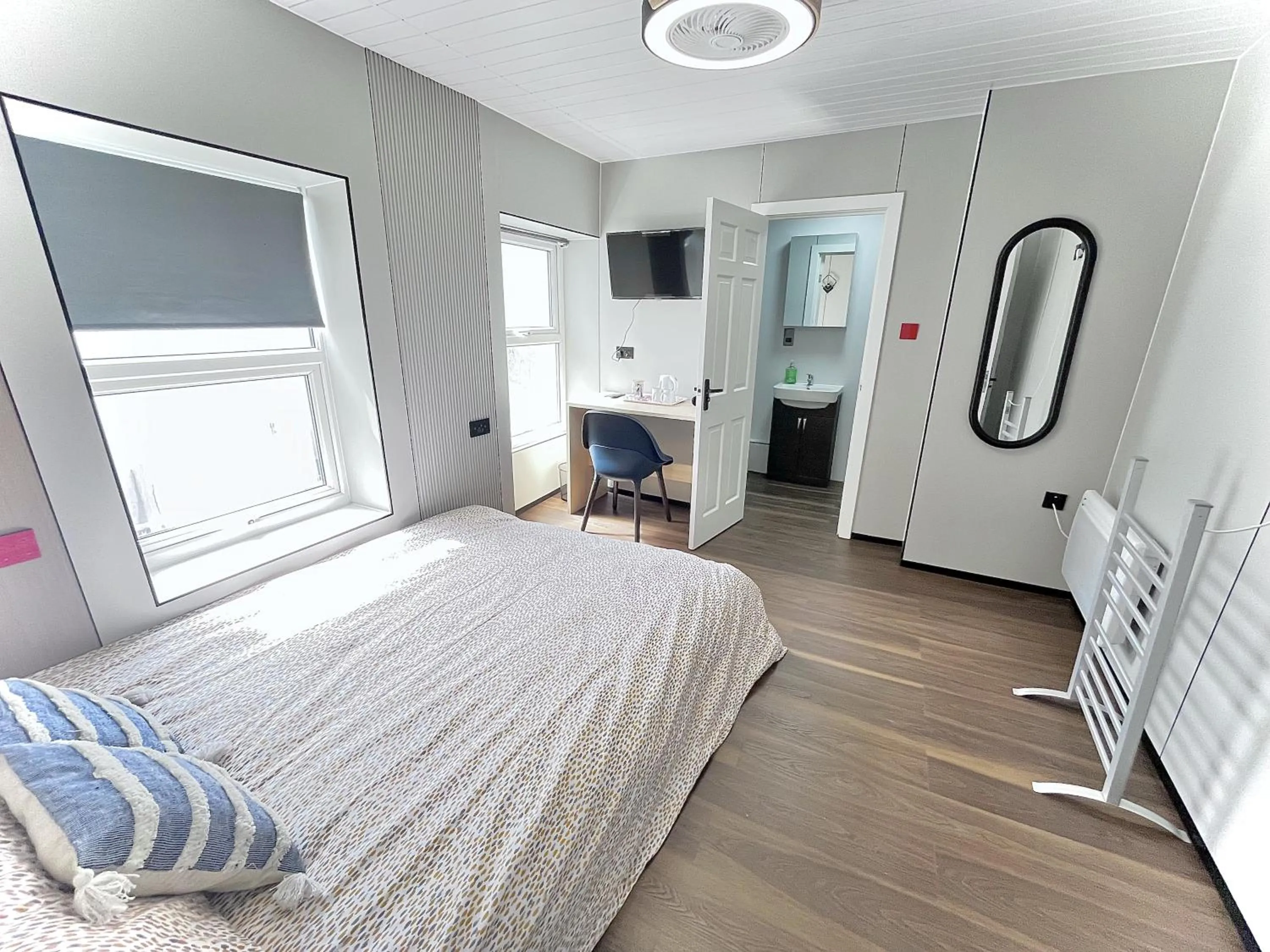 Photo of the whole room, Bed in OYO Welsh Holiday Accommodation - Modern Stay