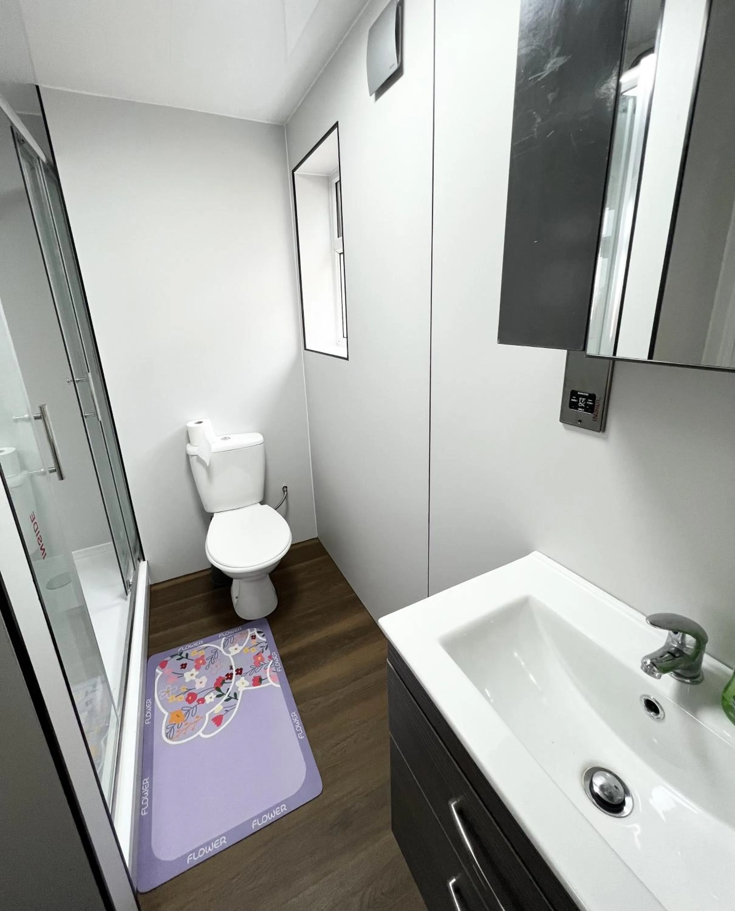 Shower in OYO Welsh Holiday Accommodation - Modern Stay
