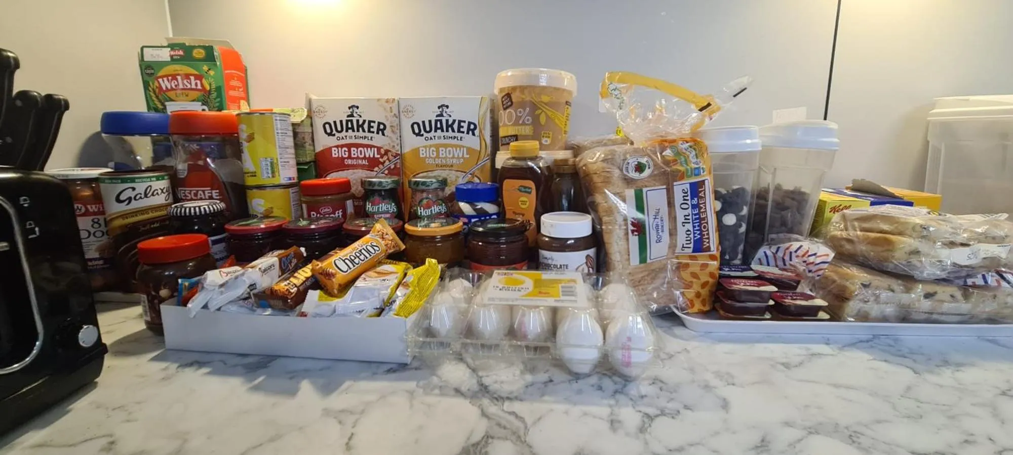 Kitchen or kitchenette in OYO Welsh Holiday Accommodation - Modern Stay