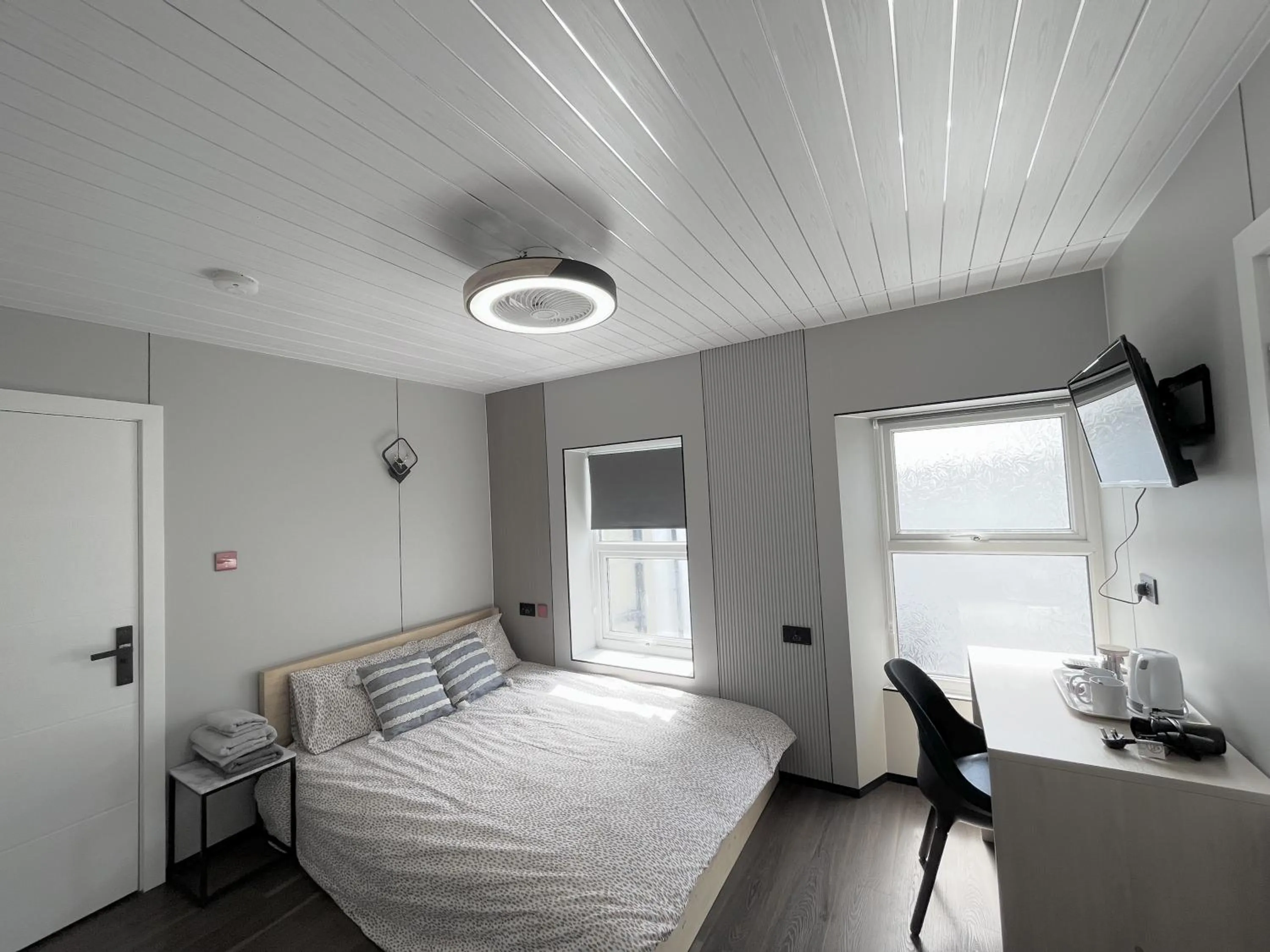 Bedroom, Bed in OYO Welsh Holiday Accommodation - Modern Stay