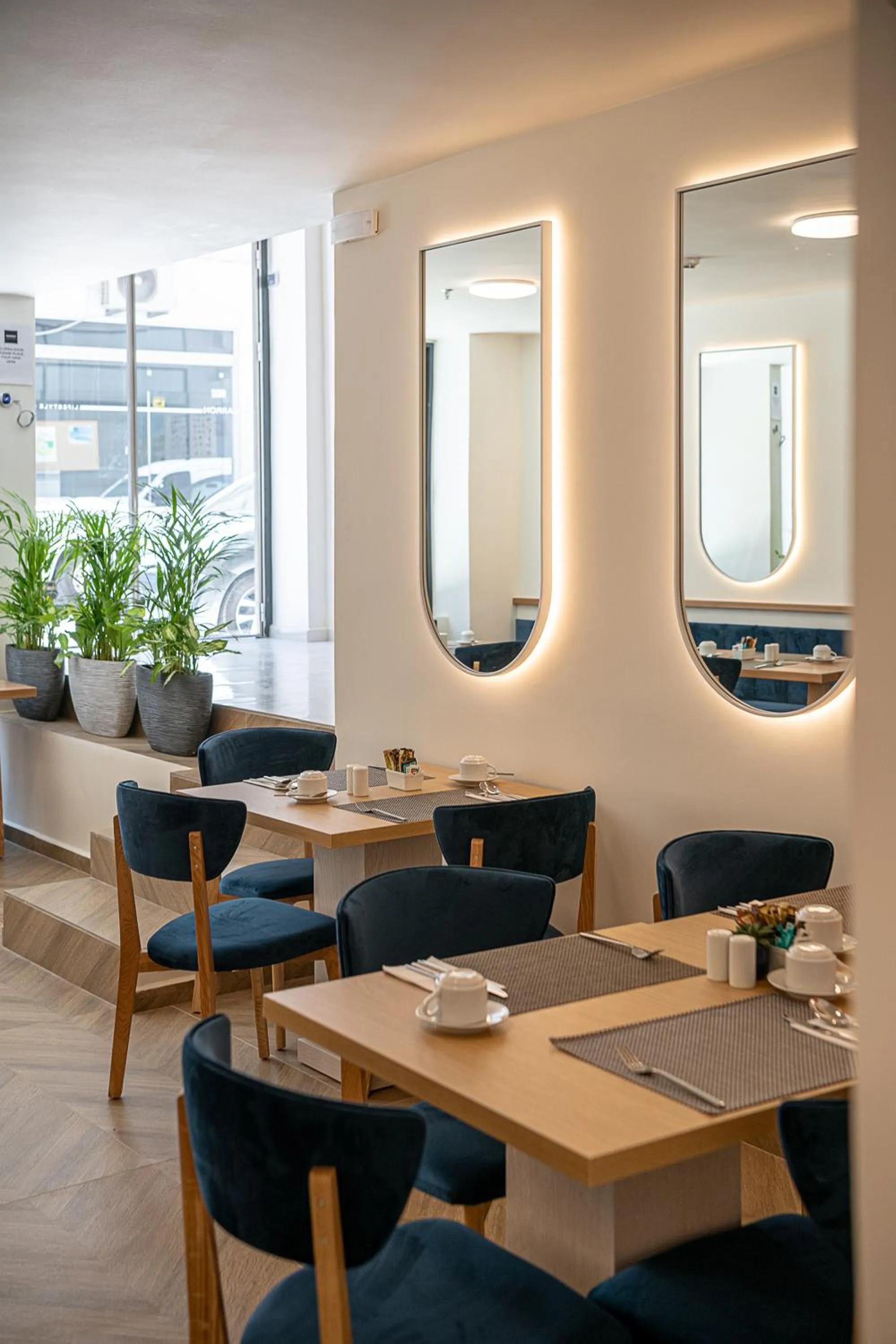 Restaurant/places to eat in Miss Marrone City Hotel