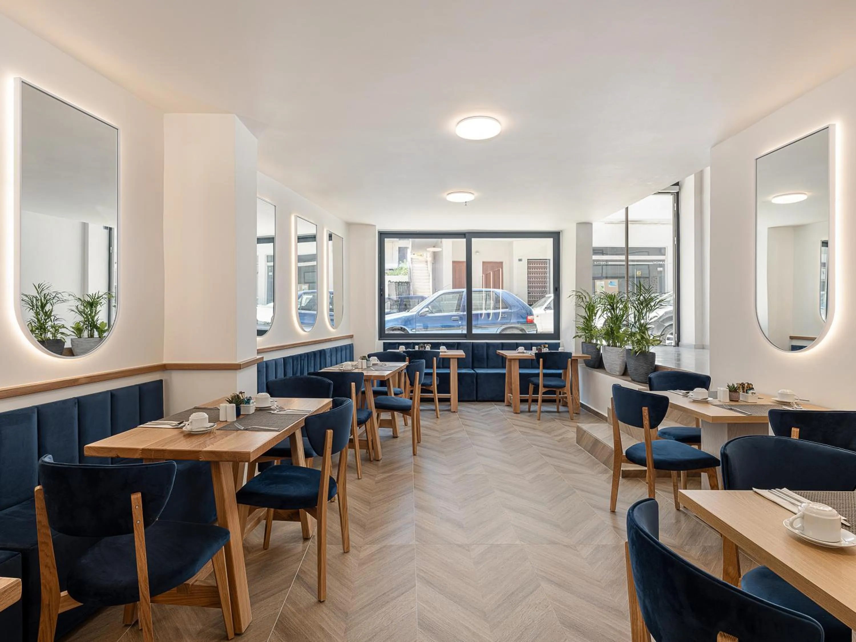 Restaurant/places to eat in Miss Marrone City Hotel