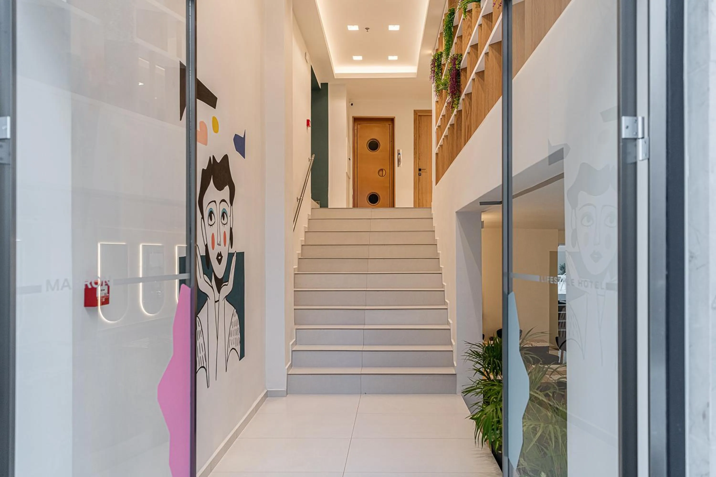 Miss Marrone City Hotel