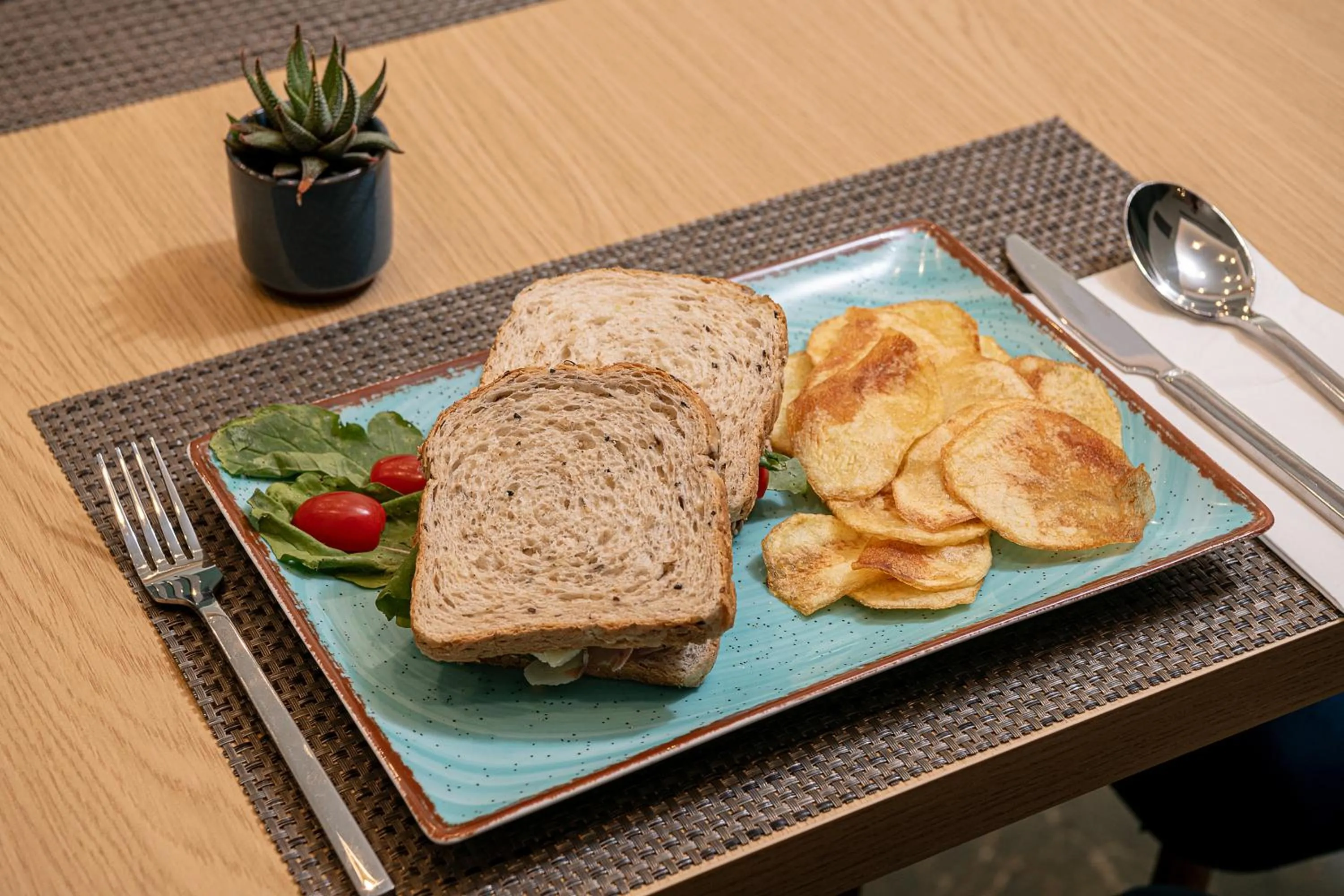 Food and drinks in Miss Marrone City Hotel