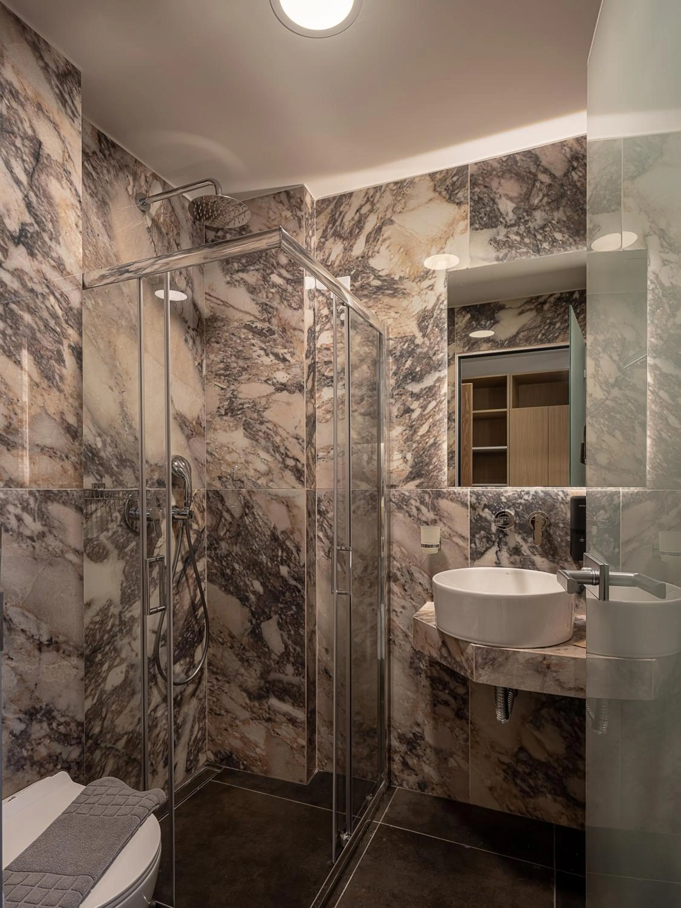 Shower in Miss Marrone City Hotel