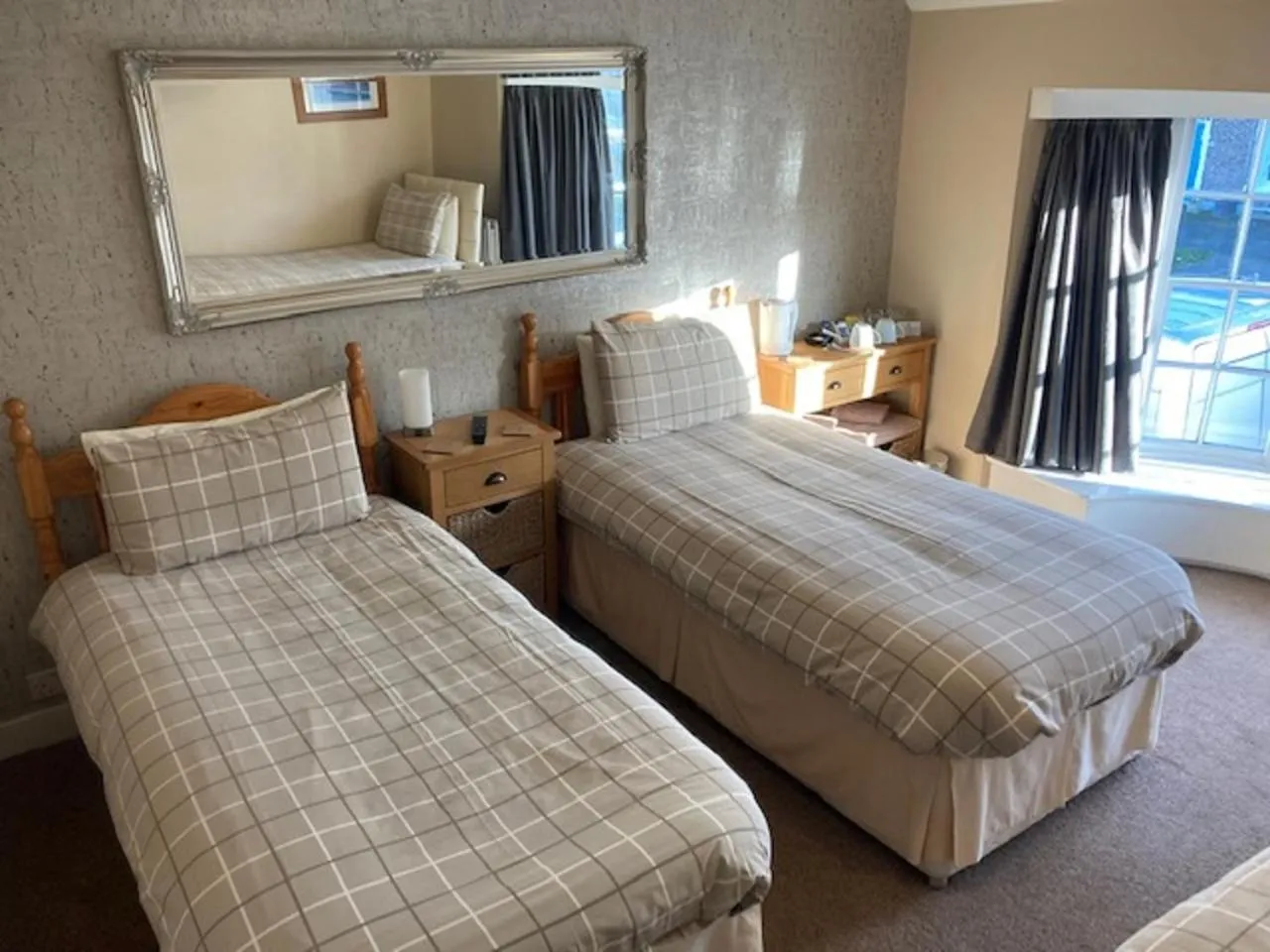 Photo of the whole room, Bed in The Masons Arms